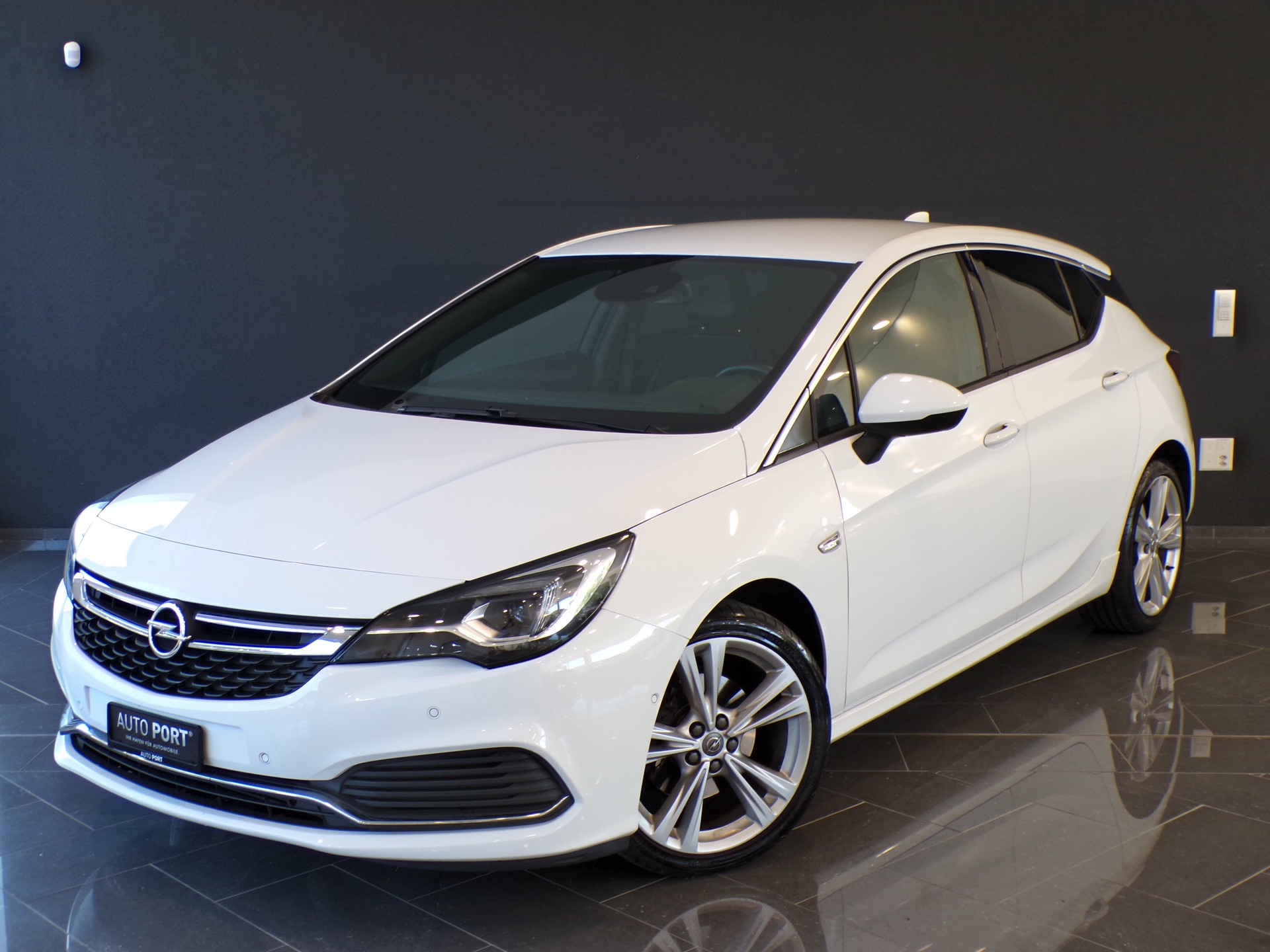 OPEL Astra 1.6i Turbo OPC Line