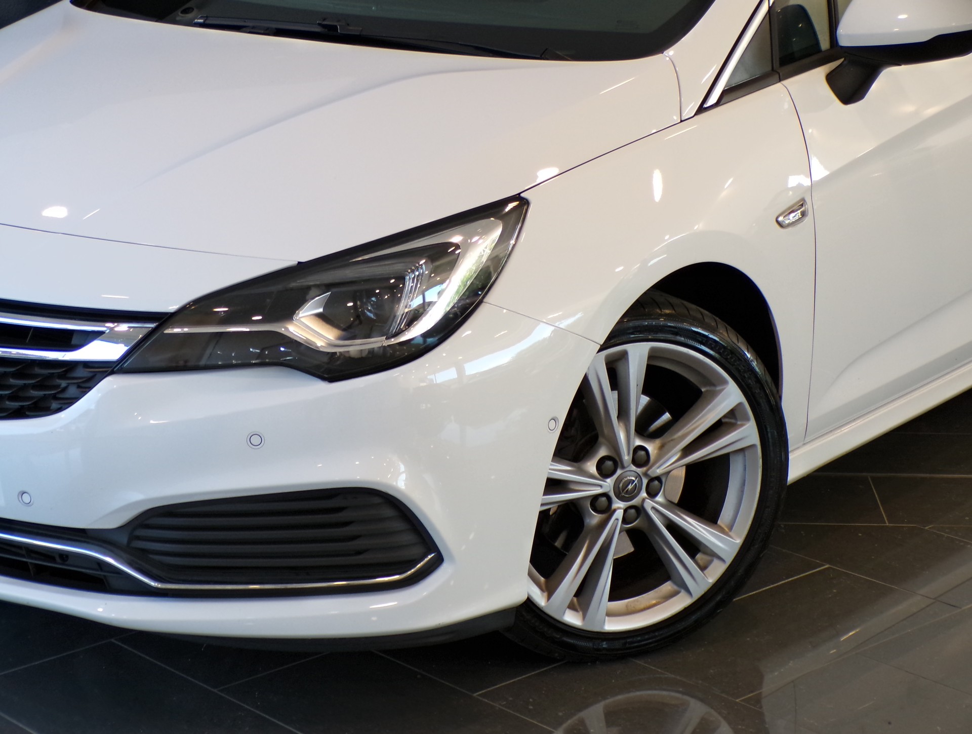 OPEL Astra 1.6i Turbo OPC Line-showroom-element-1