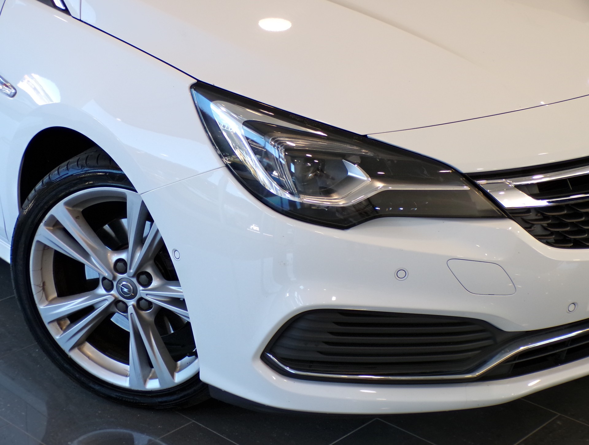 OPEL Astra 1.6i Turbo OPC Line-showroom-element-3