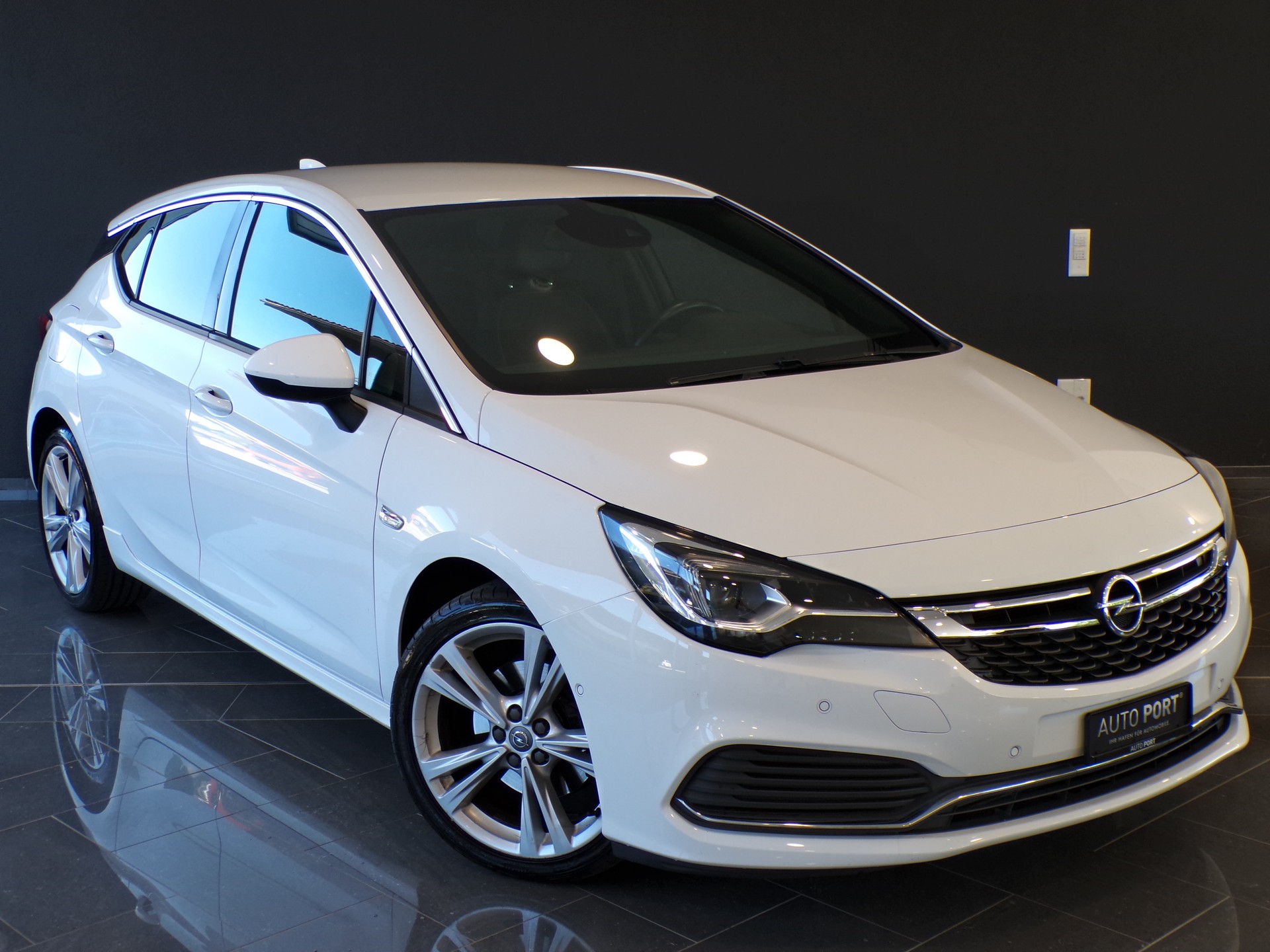 OPEL Astra 1.6i Turbo OPC Line-showroom-element-2