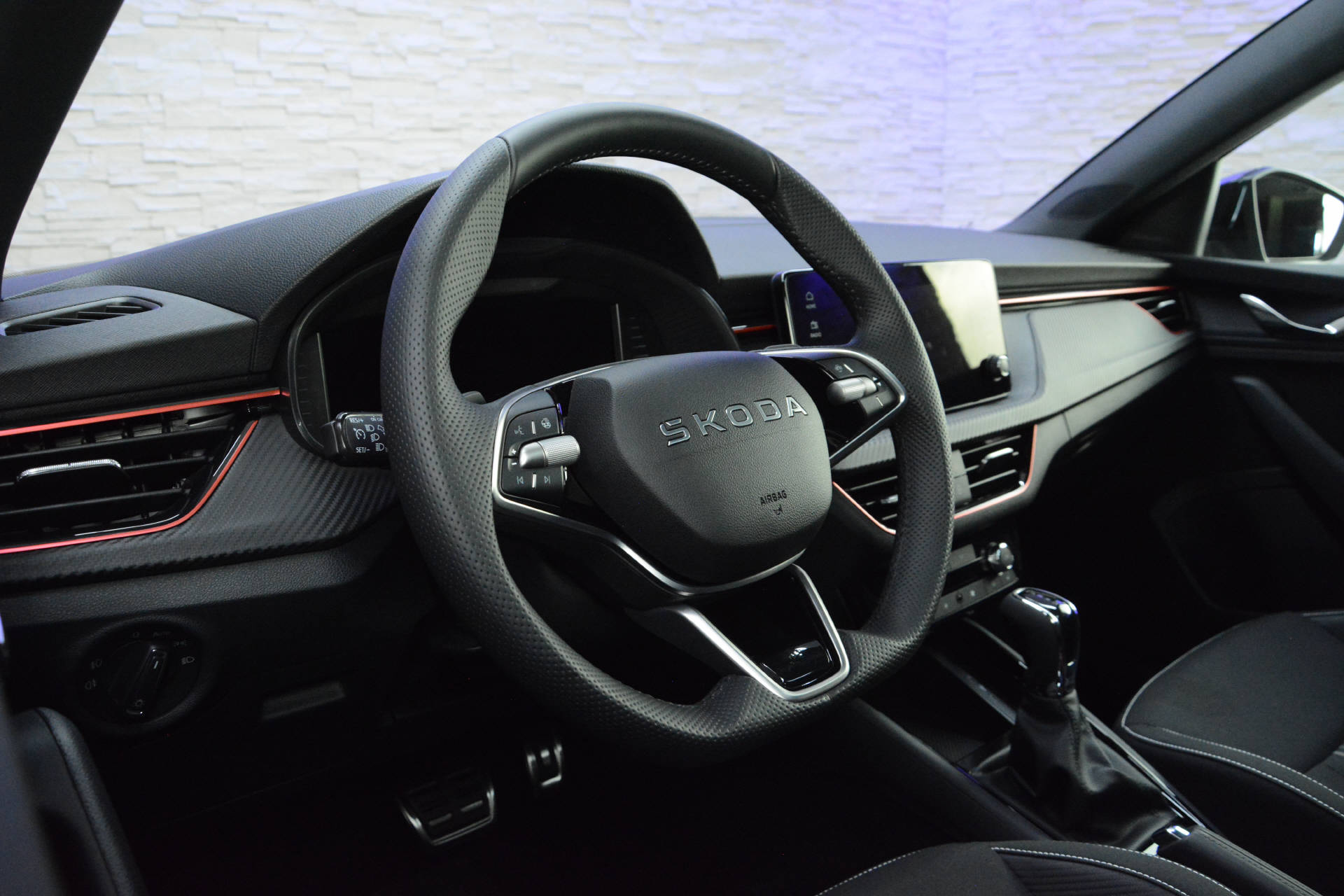 SKODA Scala 1.5 TSI Monte Carlo DSG-image-8