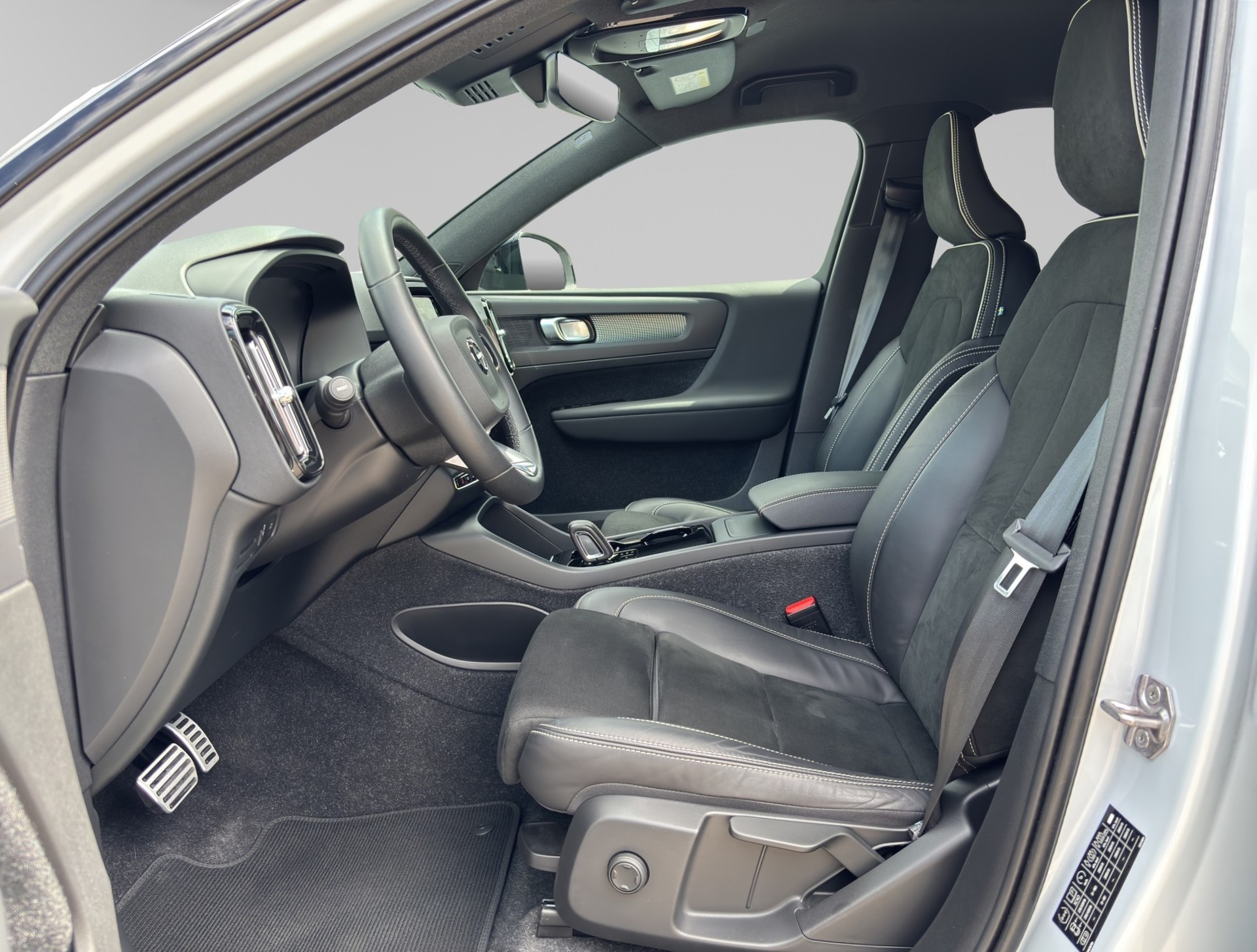 VOLVO XC40 P8 Twin Plus AWD-image-9