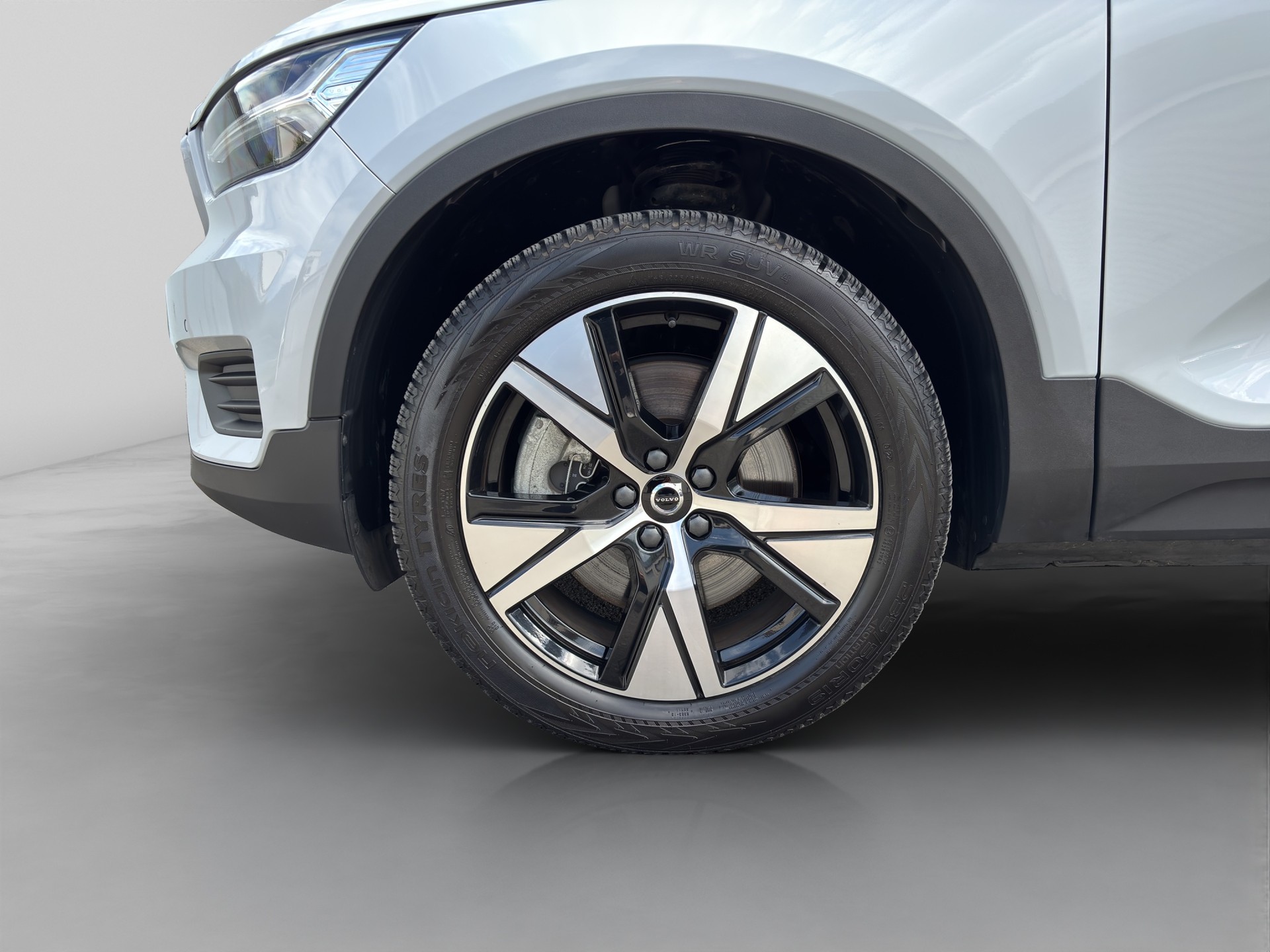 VOLVO XC40 P8 Twin Plus AWD-image-8