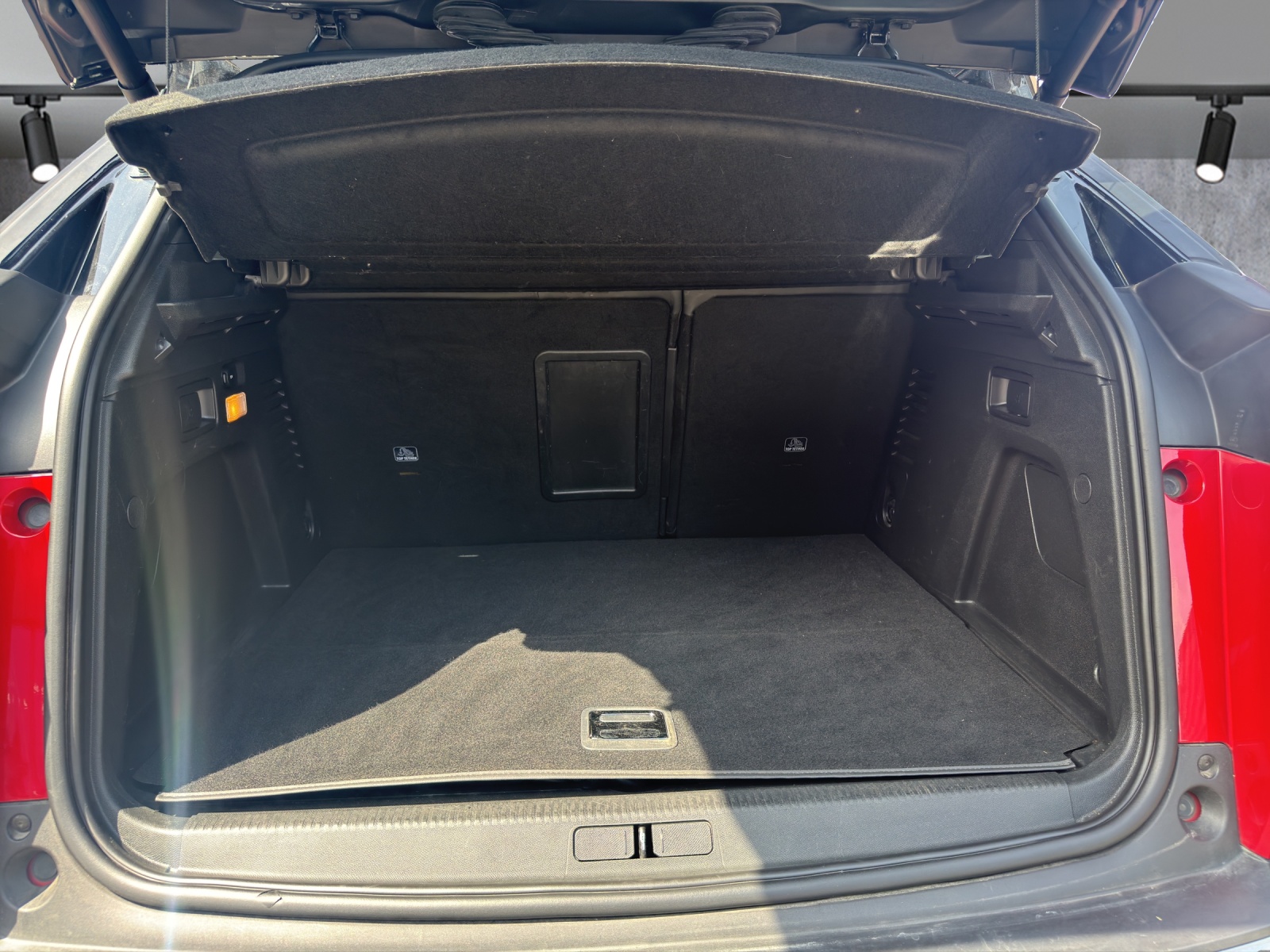 PEUGEOT 3008 300e Hybrid4 GT Pack EAT8-image-10