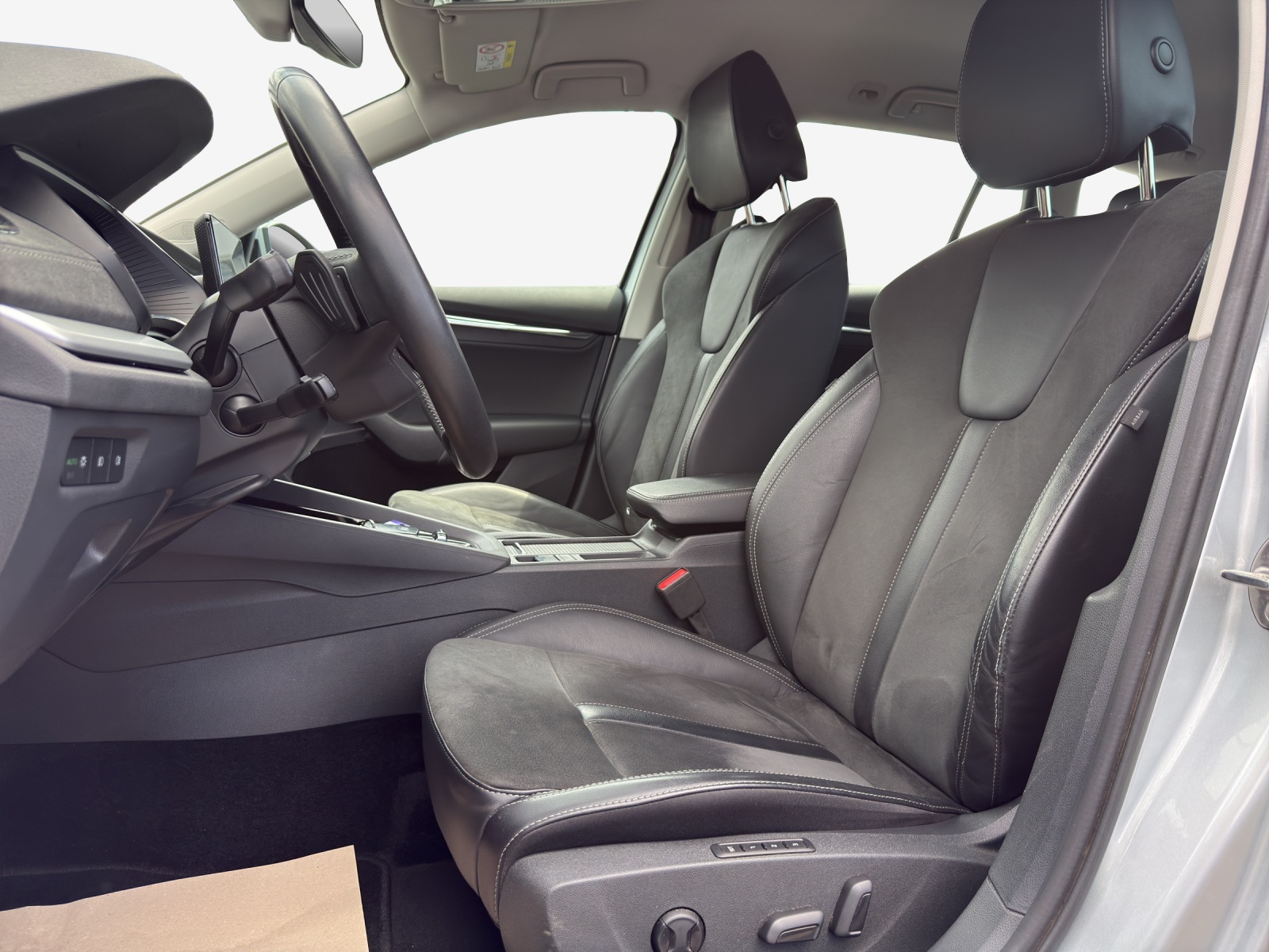 SKODA Octavia Combi 2.0 TSI Style DSG 4x4-image-6