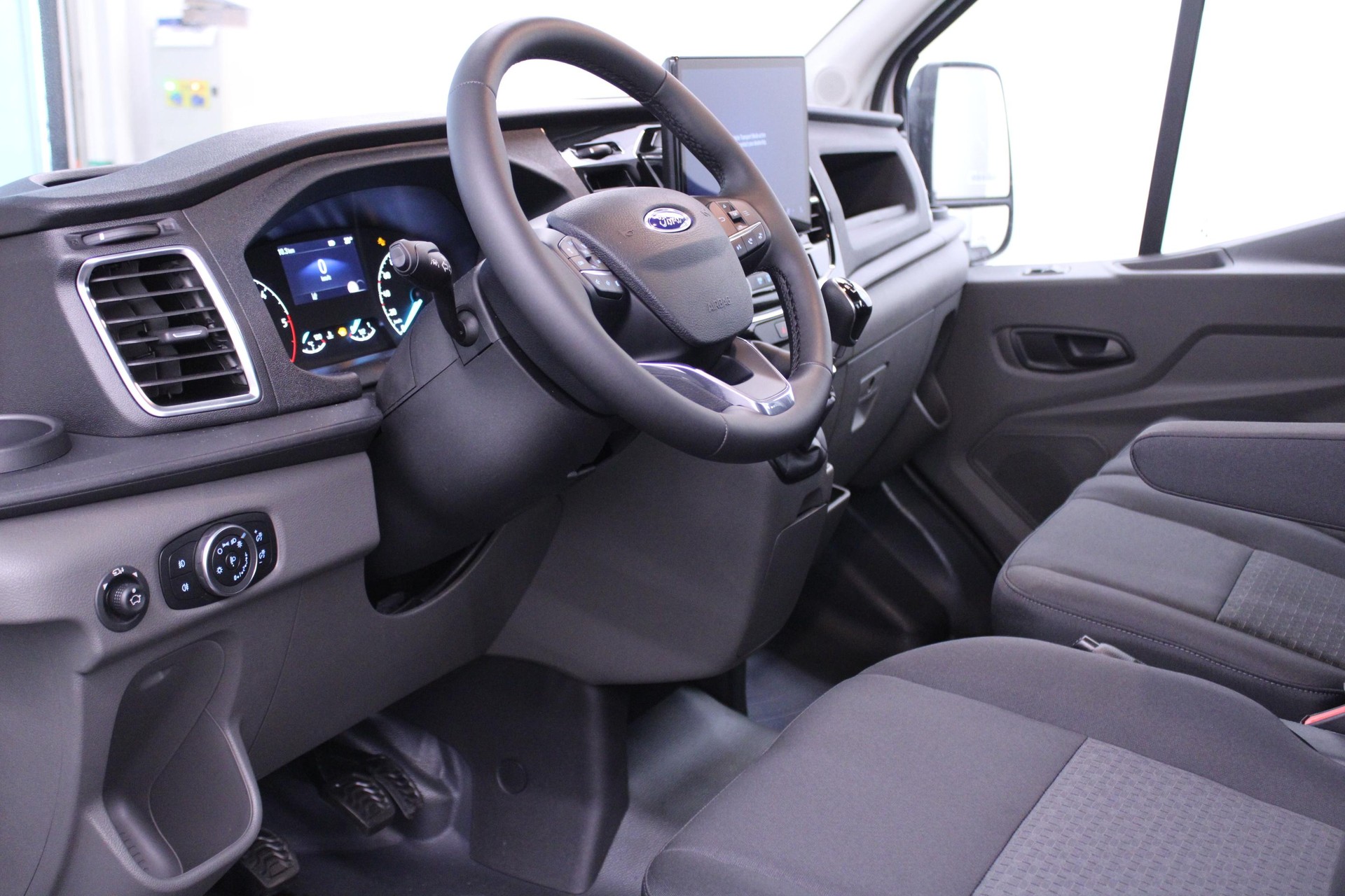FORD Transit Kab.-Ch. 350 L4 2.0 EcoBlue 170 Trend-image-1
