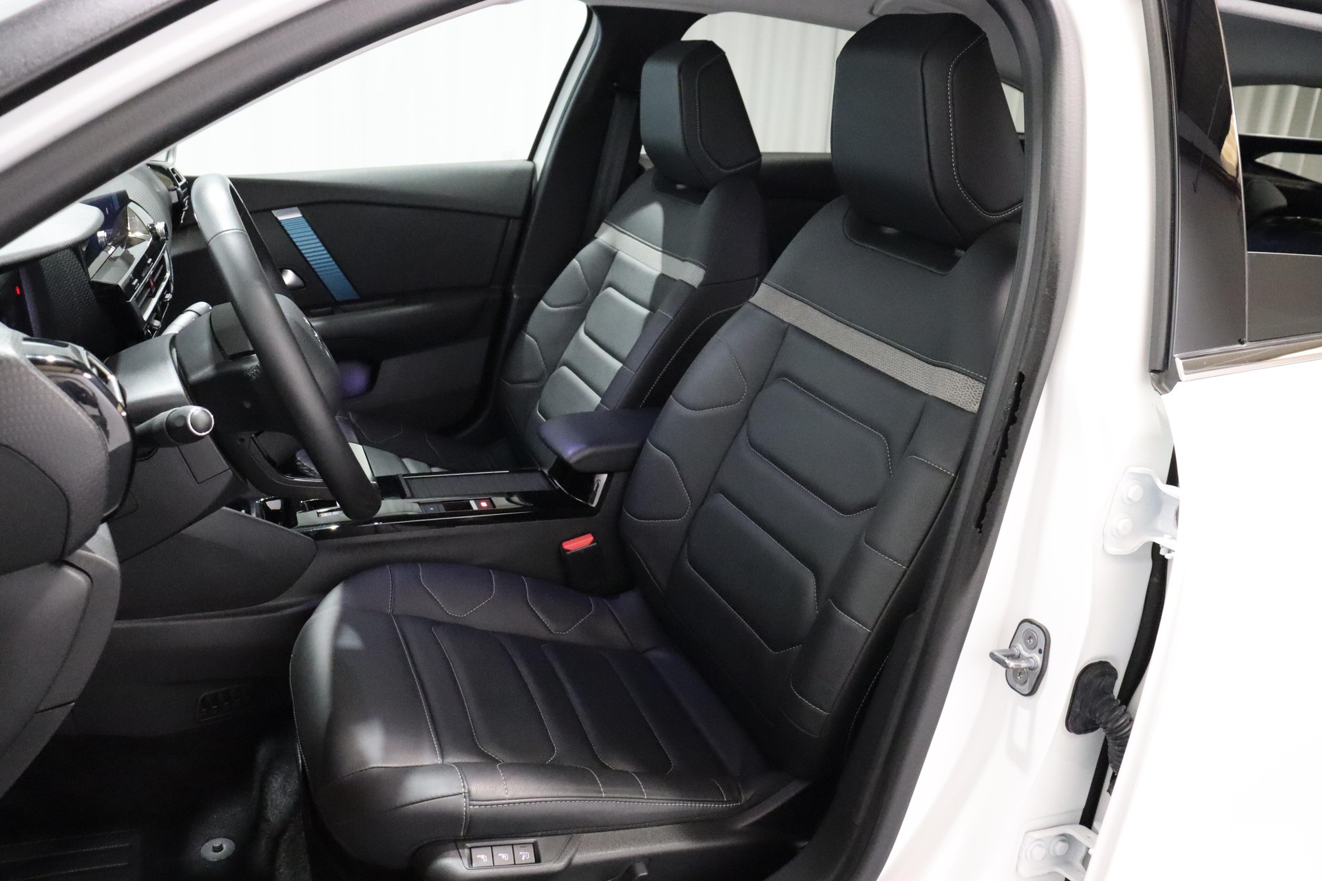CITROEN e-C4 Shine Pack-image-4