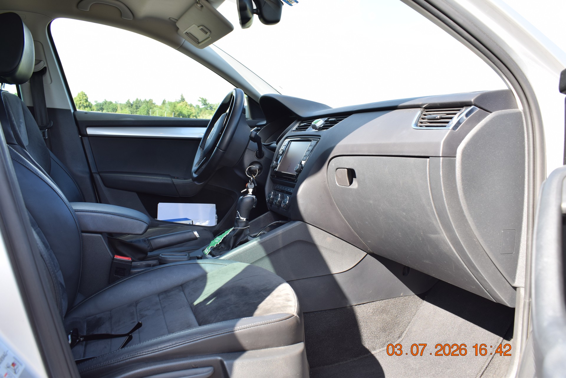 SKODA 1.6 TDI 105 Elegance DSG-image-2
