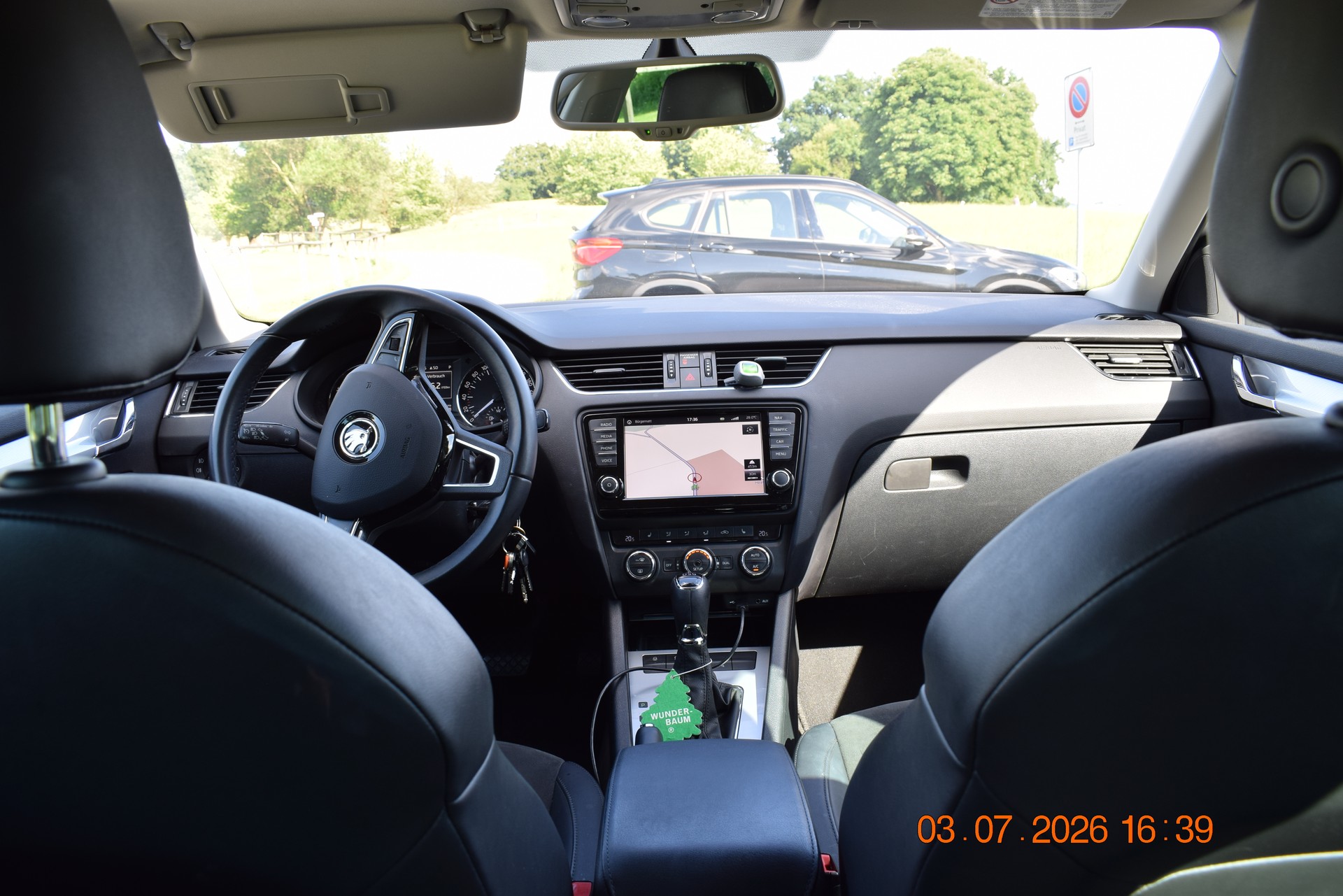 SKODA 1.6 TDI 105 Elegance DSG-image-1