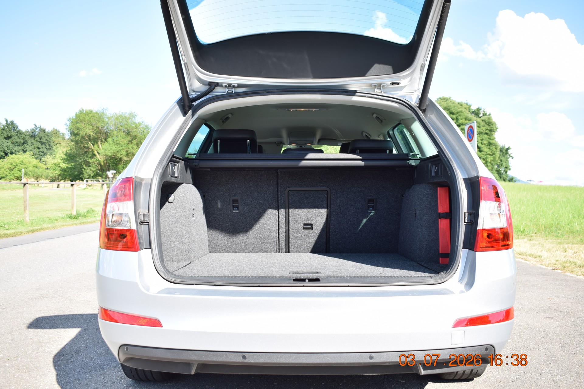 SKODA 1.6 TDI 105 Elegance DSG-image-5
