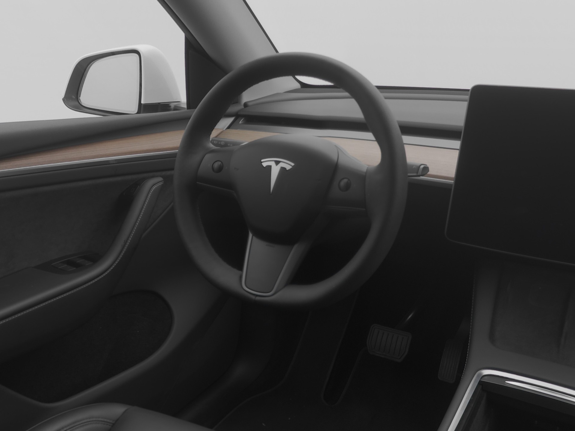 TESLA Model Y Long Range-image-7