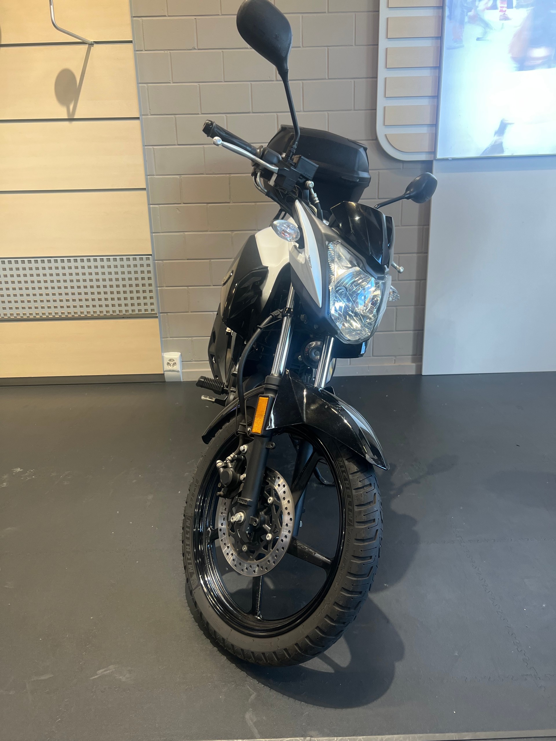 YAMAHA YS 125 UBS-image-1