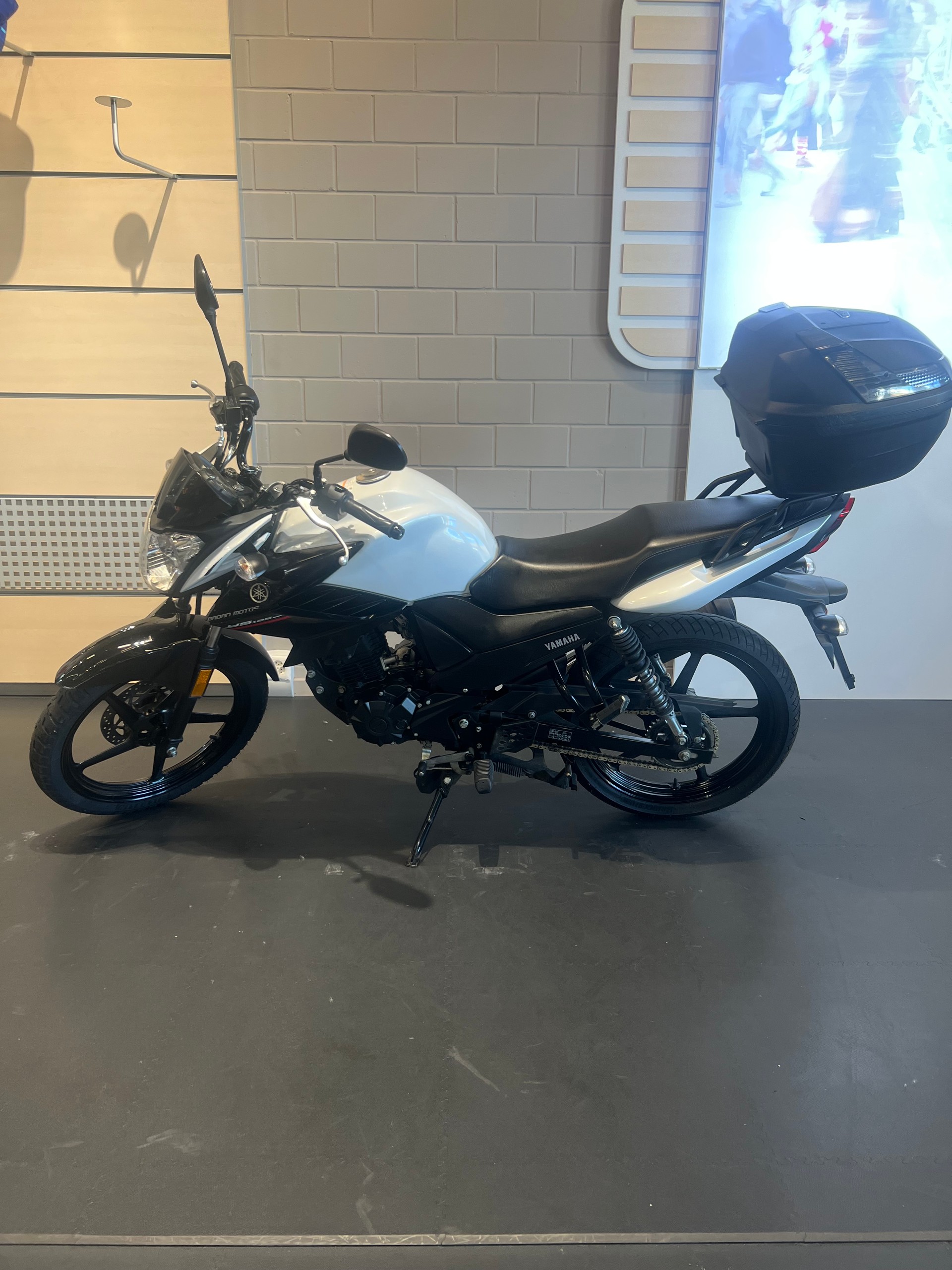 YAMAHA YS 125 UBS-image-2
