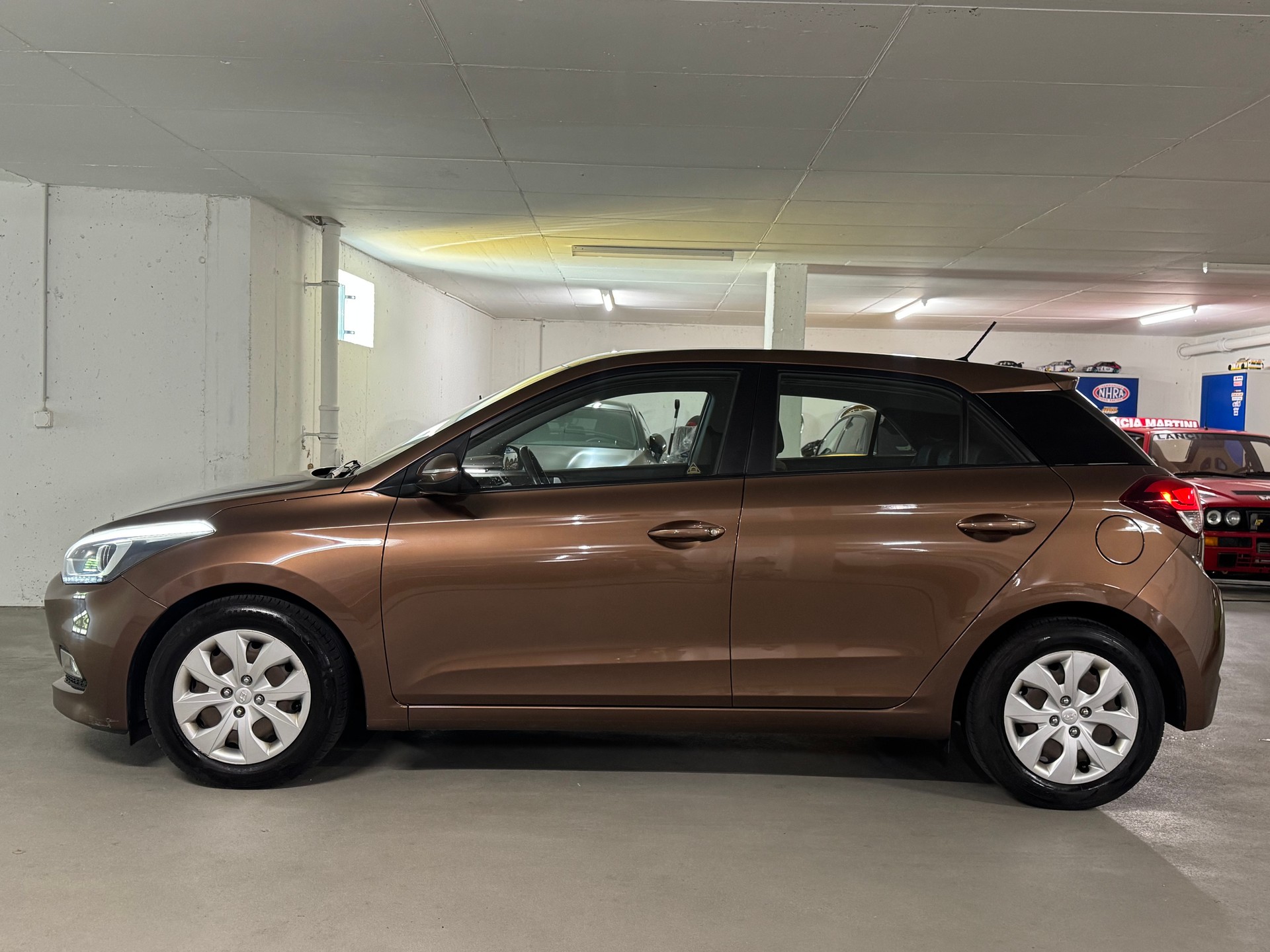 HYUNDAI i20 1.2 Amplia CH-Fahrzeug-image-3