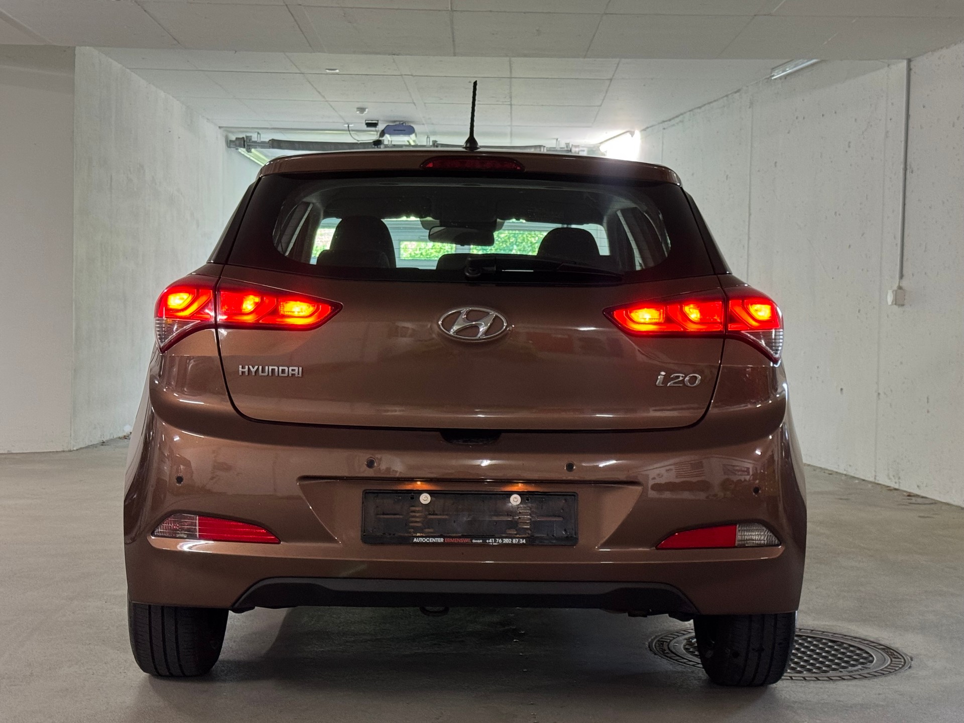 HYUNDAI i20 1.2 Amplia CH-Fahrzeug-image-5