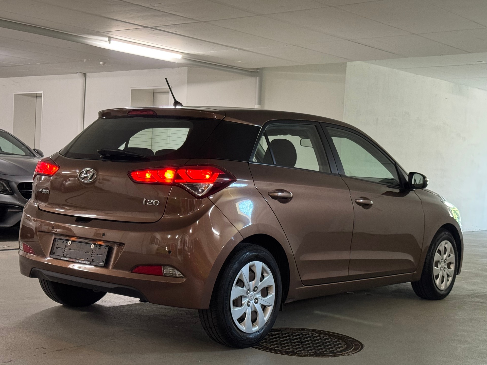 HYUNDAI i20 1.2 Amplia CH-Fahrzeug-image-6
