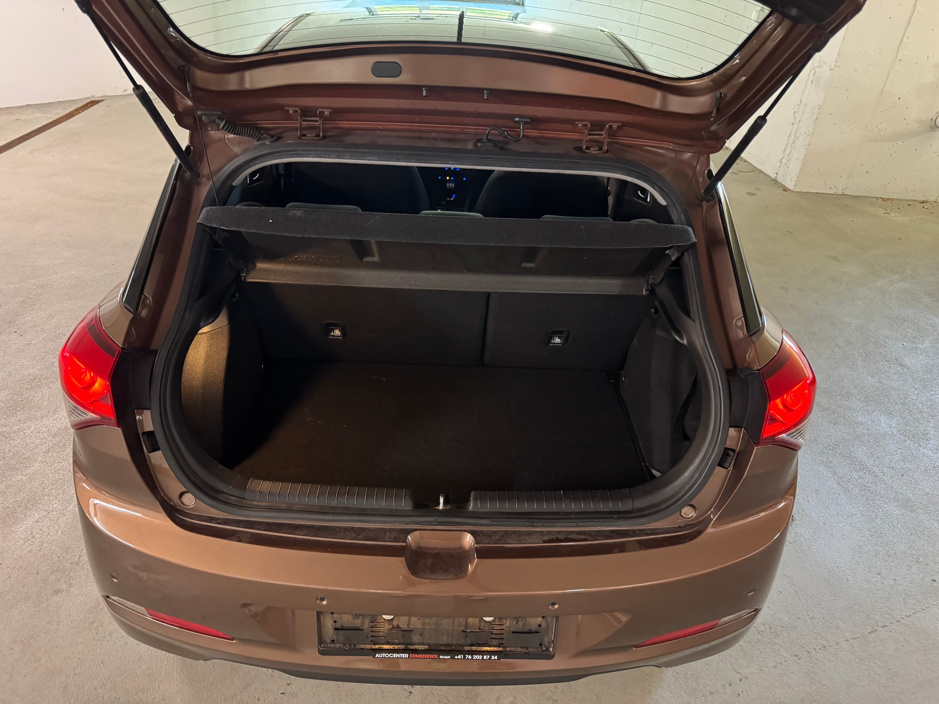 HYUNDAI i20 1.2 Amplia CH-Fahrzeug-image-7