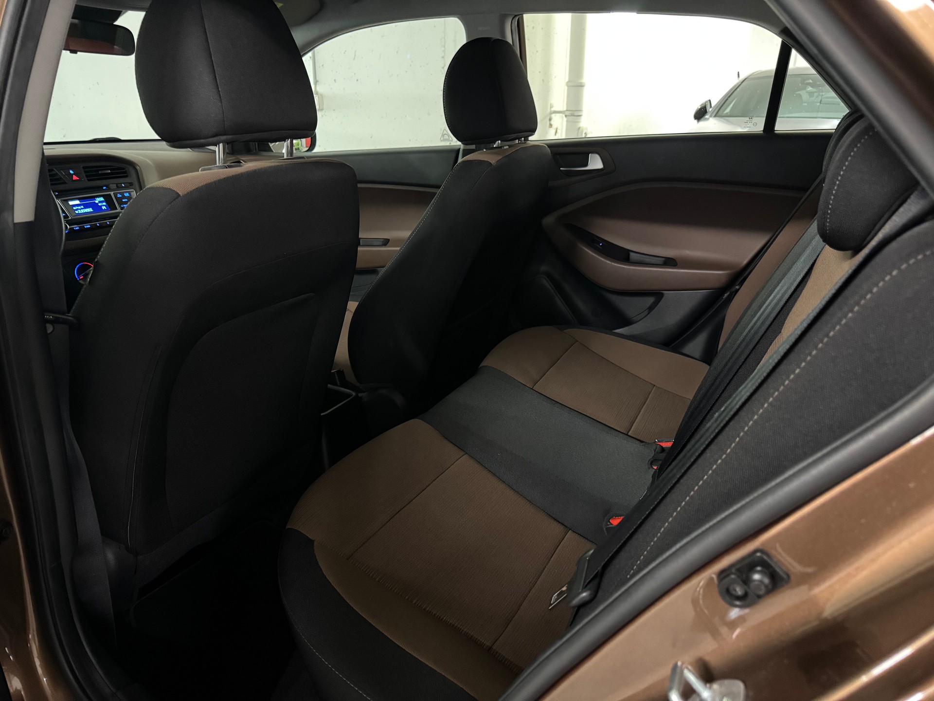 HYUNDAI i20 1.2 Amplia CH-Fahrzeug-image-13