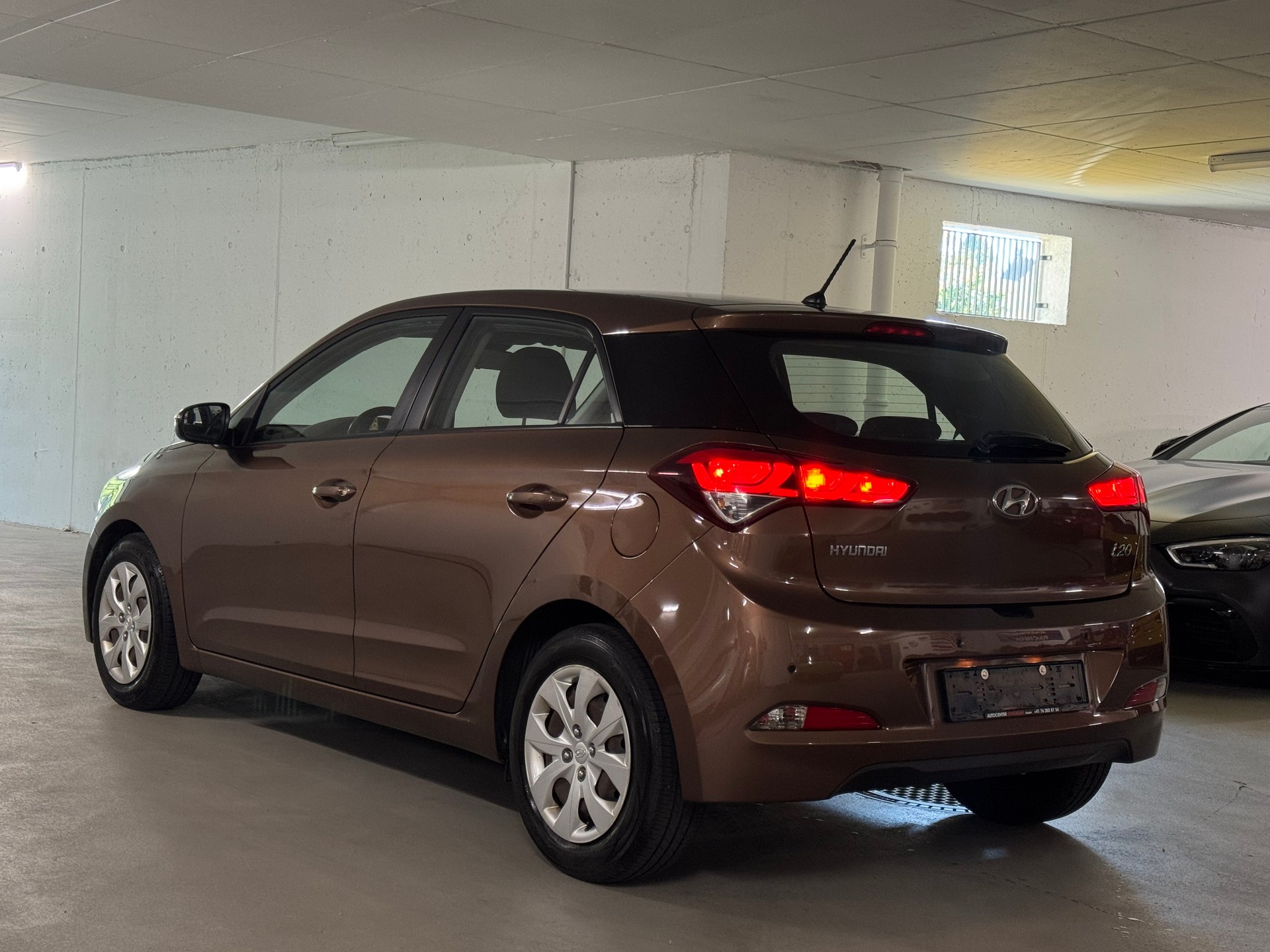 HYUNDAI i20 1.2 Amplia CH-Fahrzeug-image-4