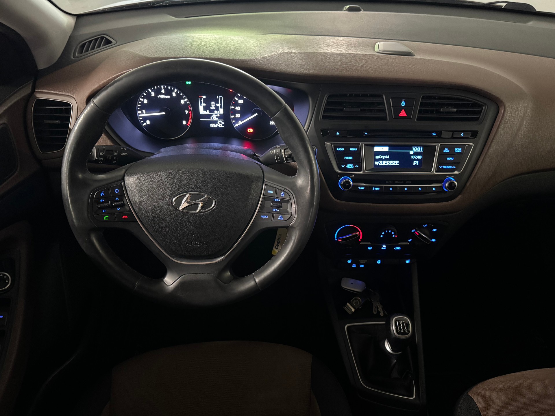 HYUNDAI i20 1.2 Amplia CH-Fahrzeug-image-11