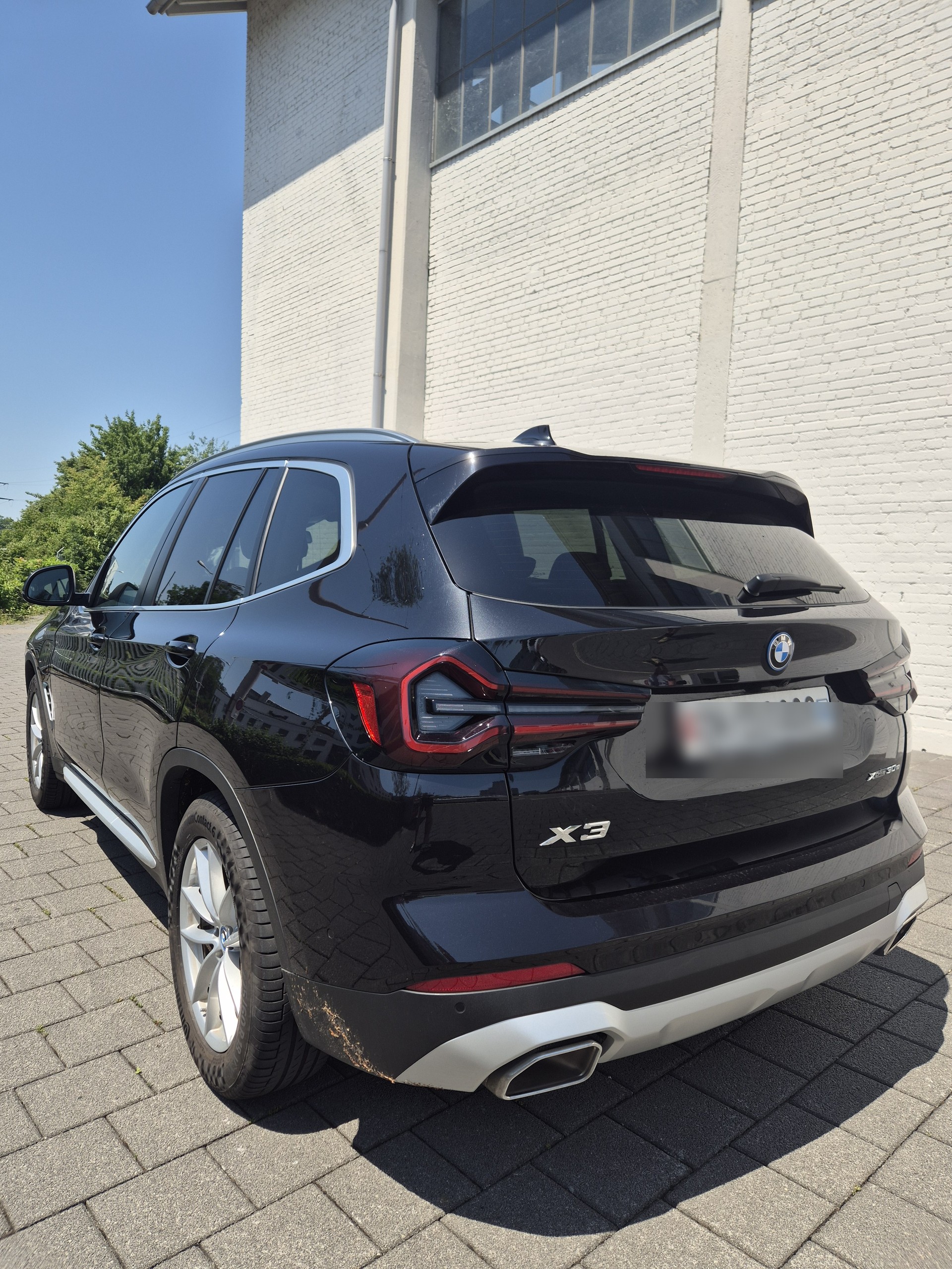 BMW 30e xDrive-image-2