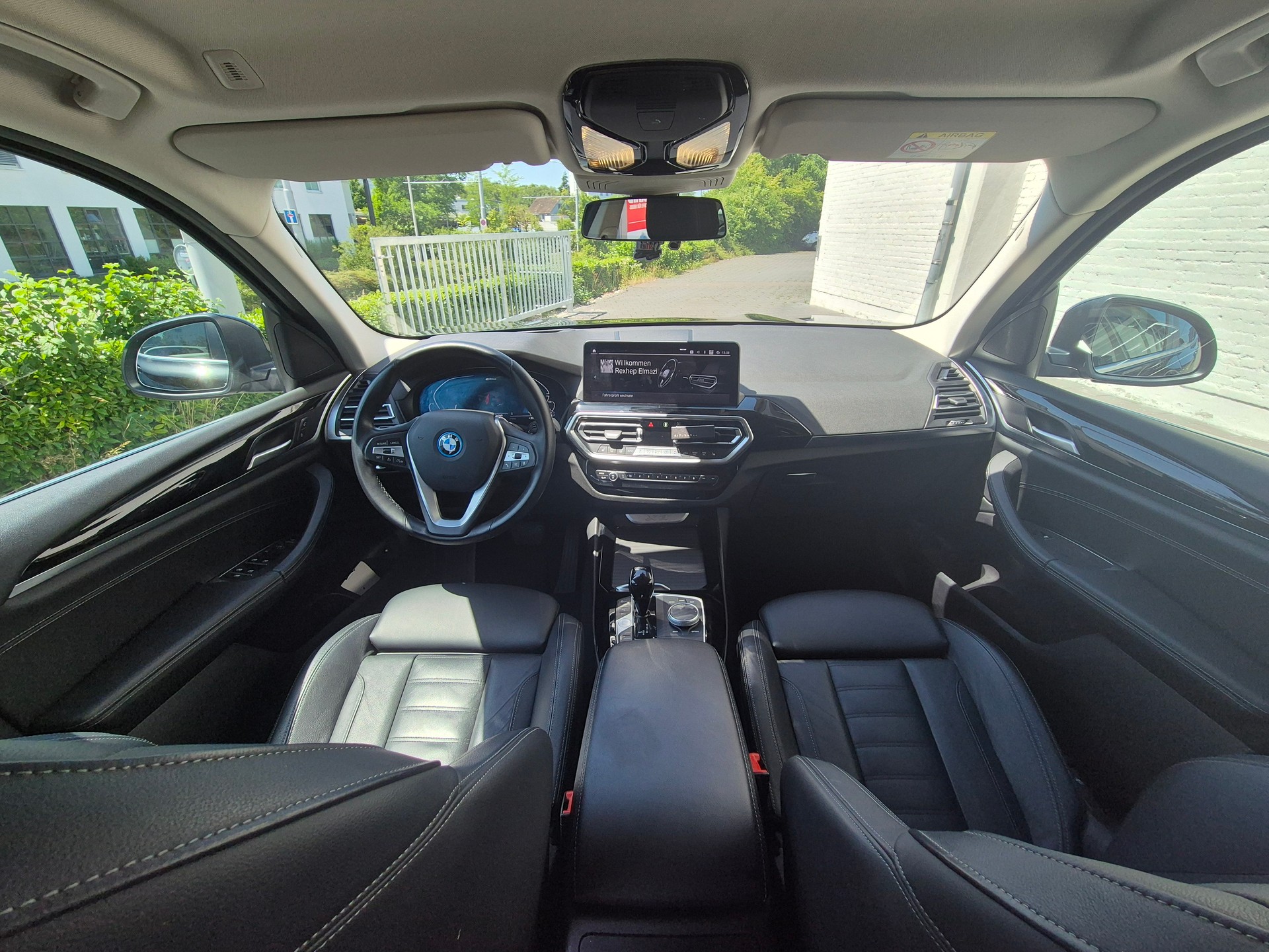 BMW 30e xDrive-image-3