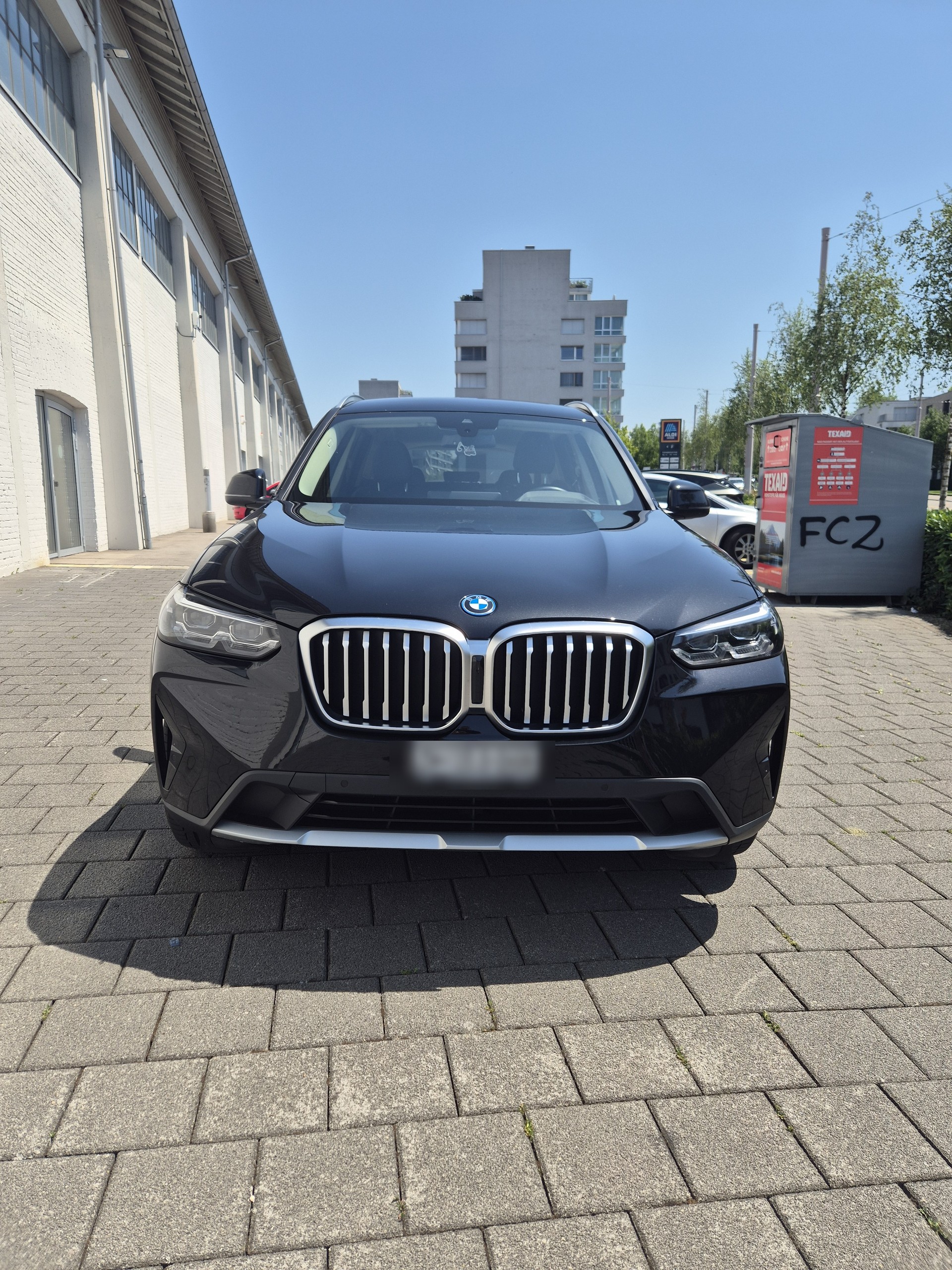BMW 30e xDrive-image-1
