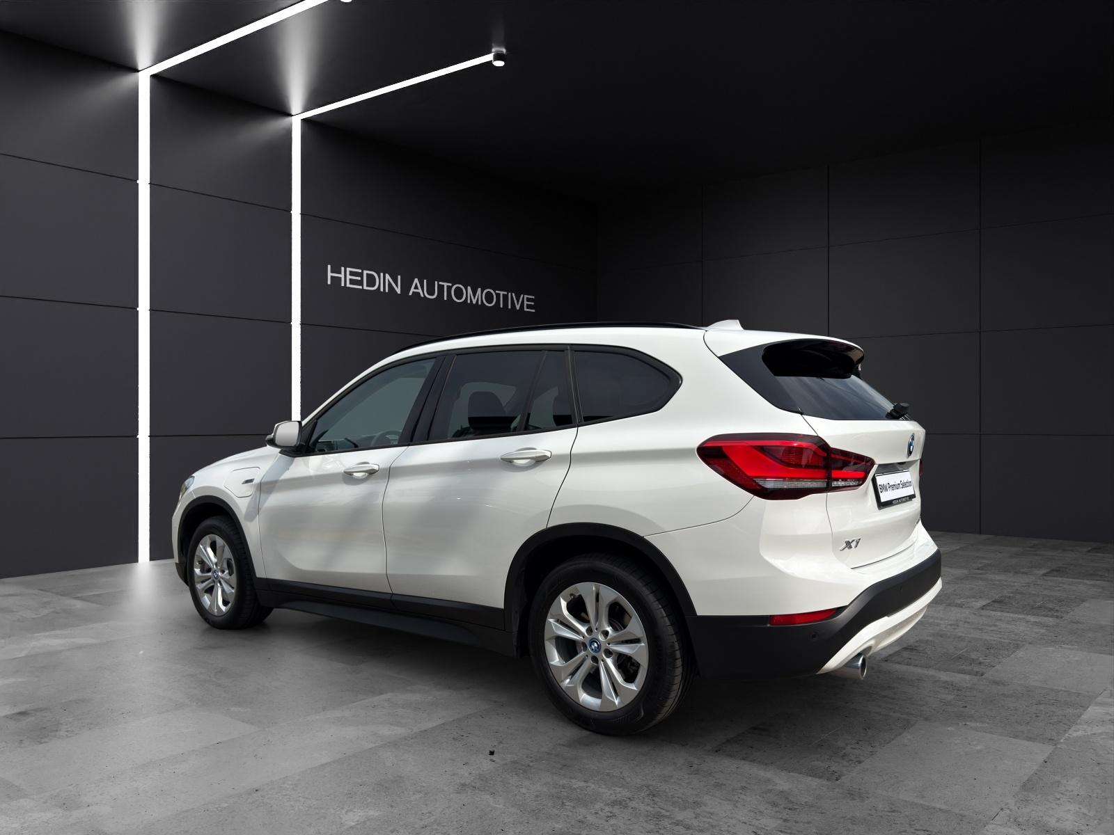 BMW X1 xDrive 25e-showroom-element-3
