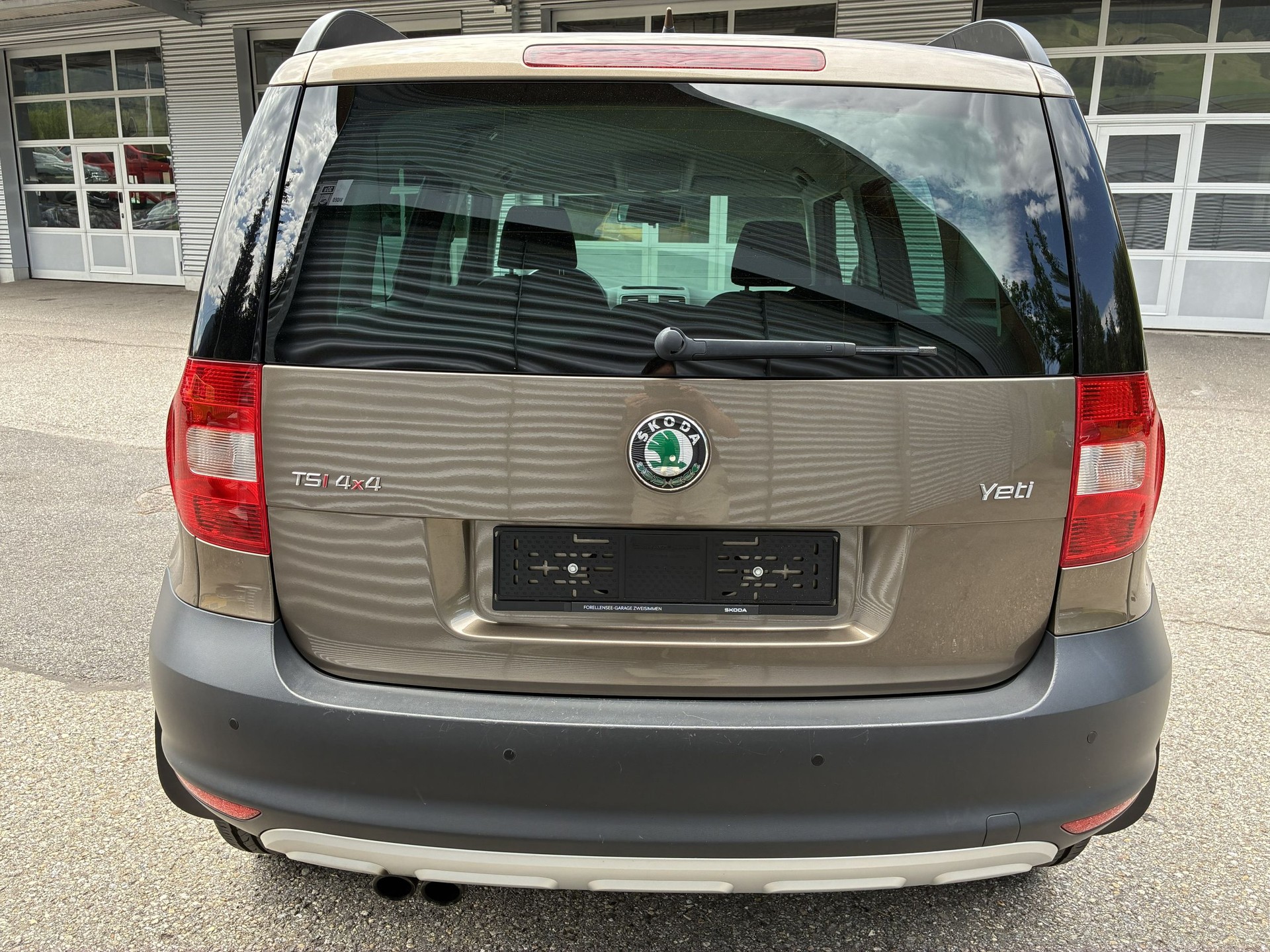 SKODA Yeti 1.8 TSI Active 4x4-image-8