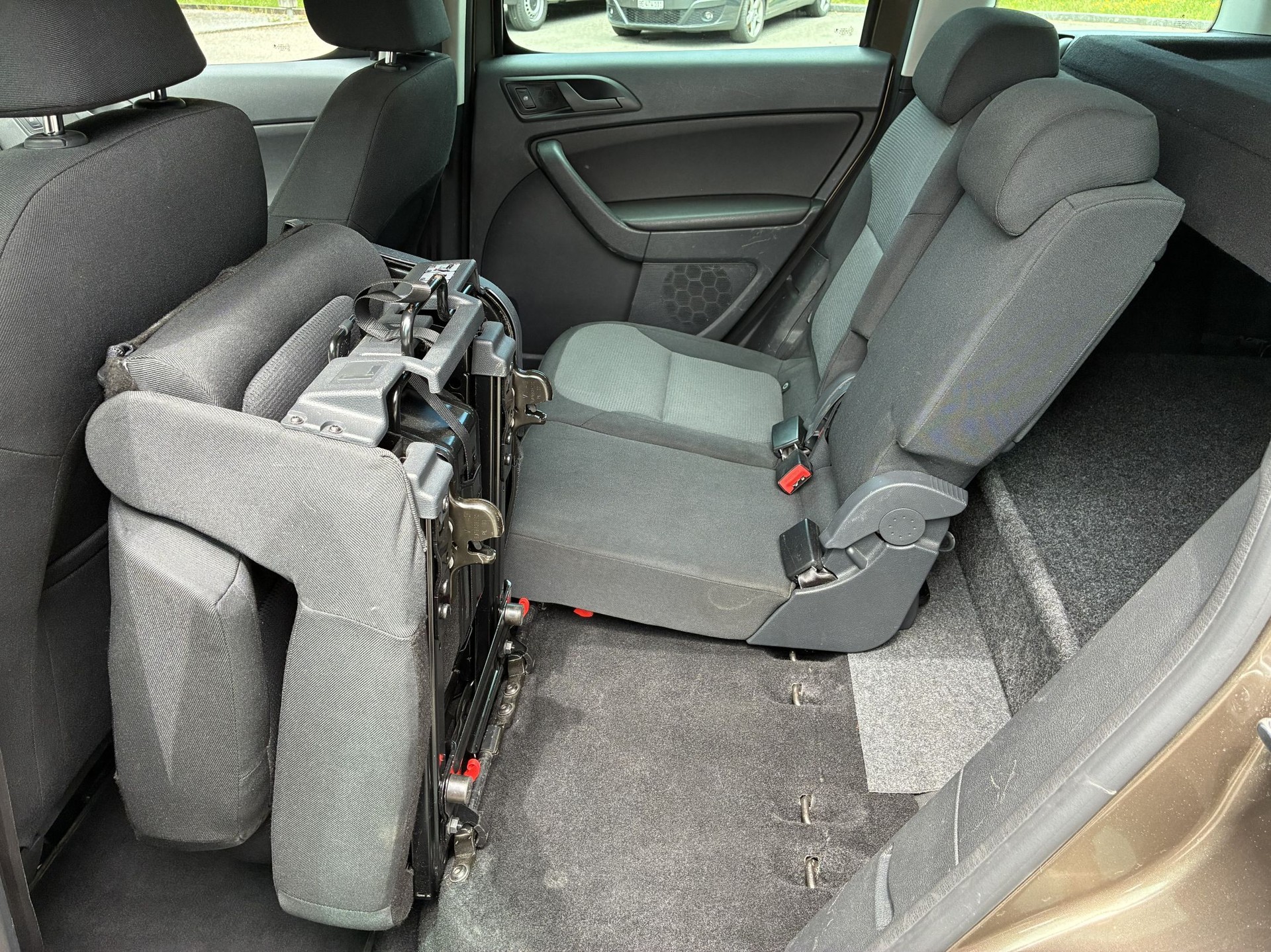 SKODA Yeti 1.8 TSI Active 4x4-image-11