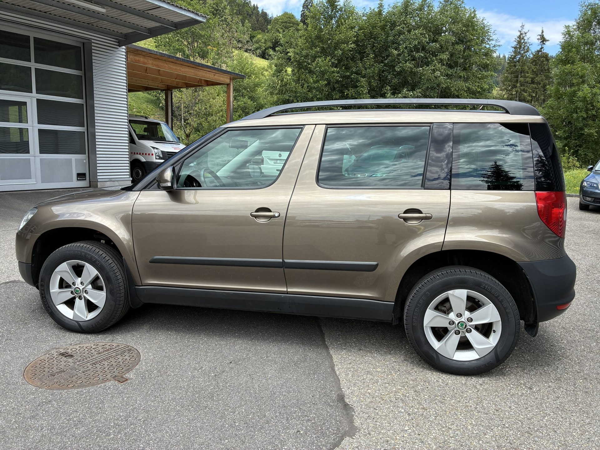 SKODA Yeti 1.8 TSI Active 4x4-image-2