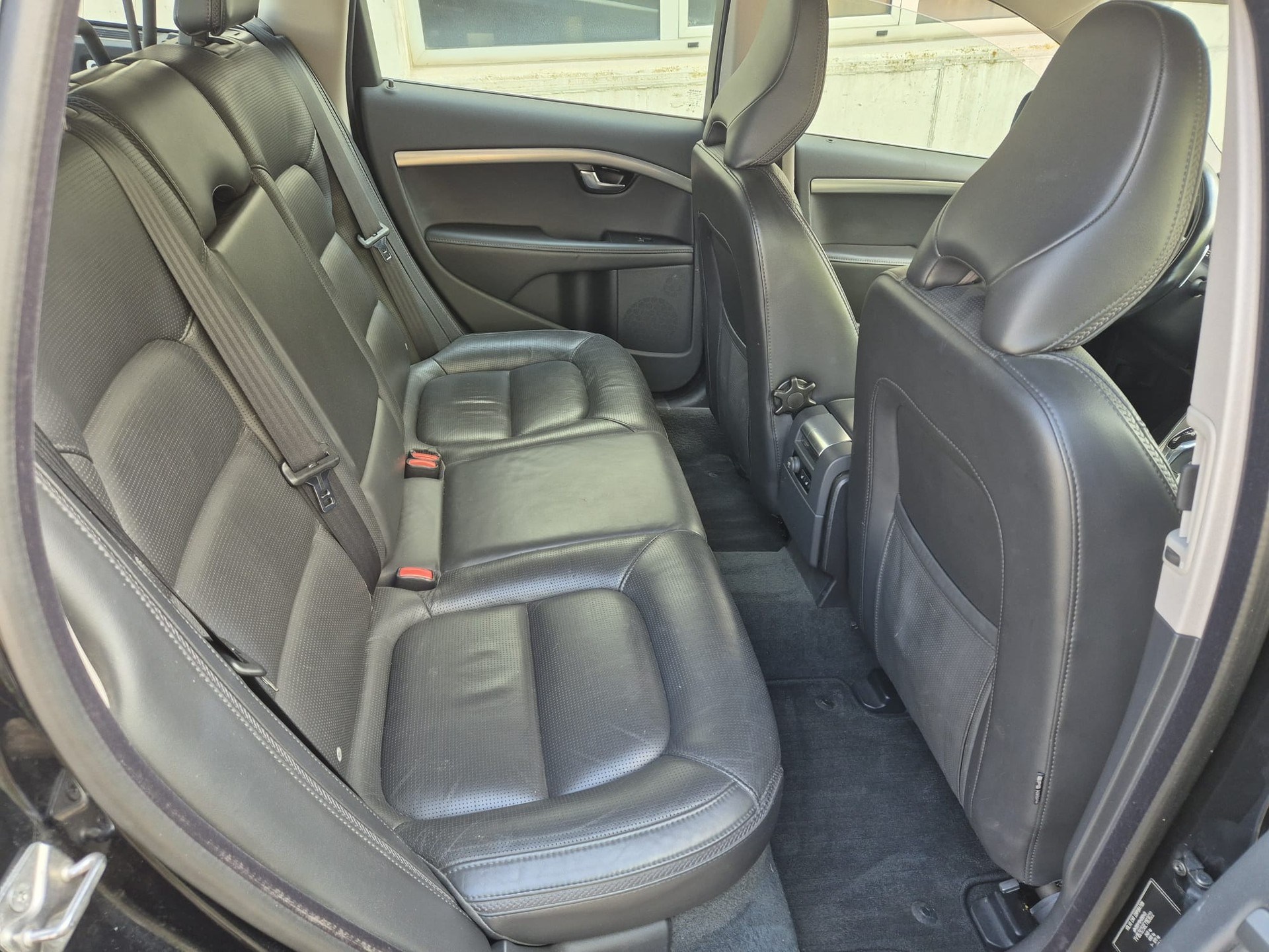 VOLVO XC70 D5 AWD Summum Geartronic-image-12