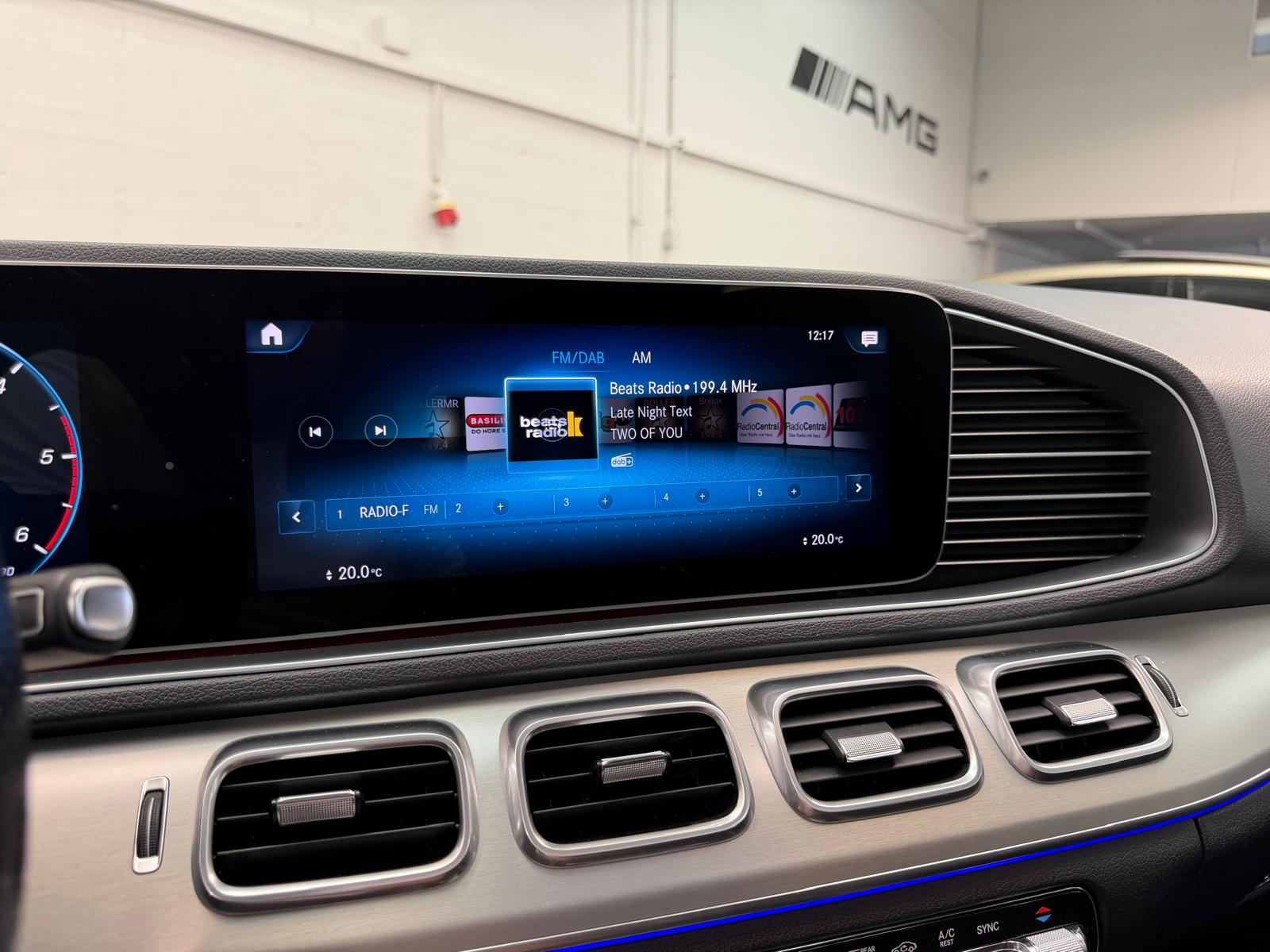 MERCEDES-BENZ GLE 300 d 4Matic (GLE63 AMG Bodykit) Limited Grey&Black Performance 9G-Tronic 2Jahre Garantie-image-17