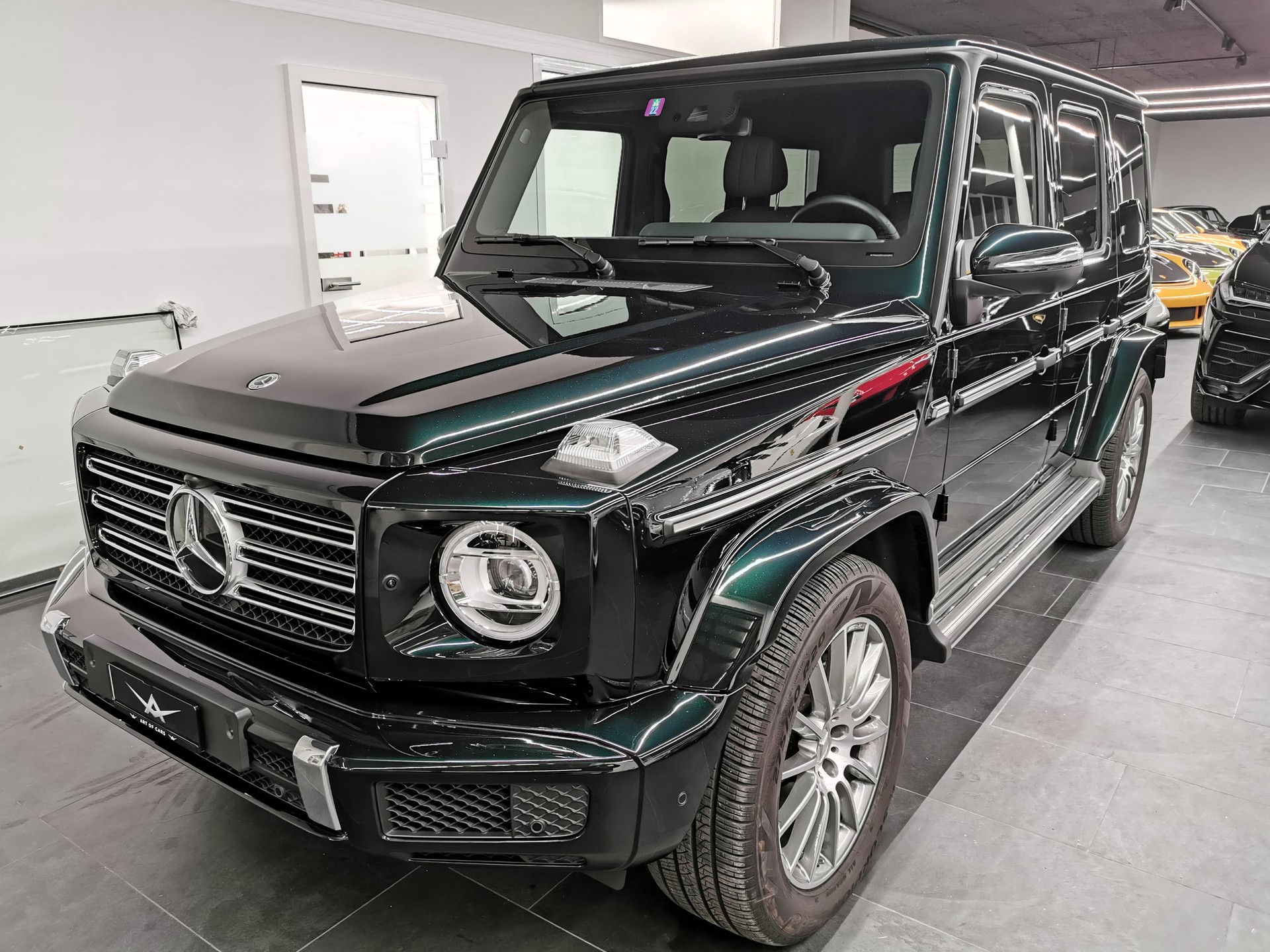 MERCEDES-BENZ G 400 d AMG Line 9G-Tronic GREEN SMARAGDGRÜN EMERALD GREEN STANDHEIZUNG LEDER DUNKELBRAUN TOP!-image-11