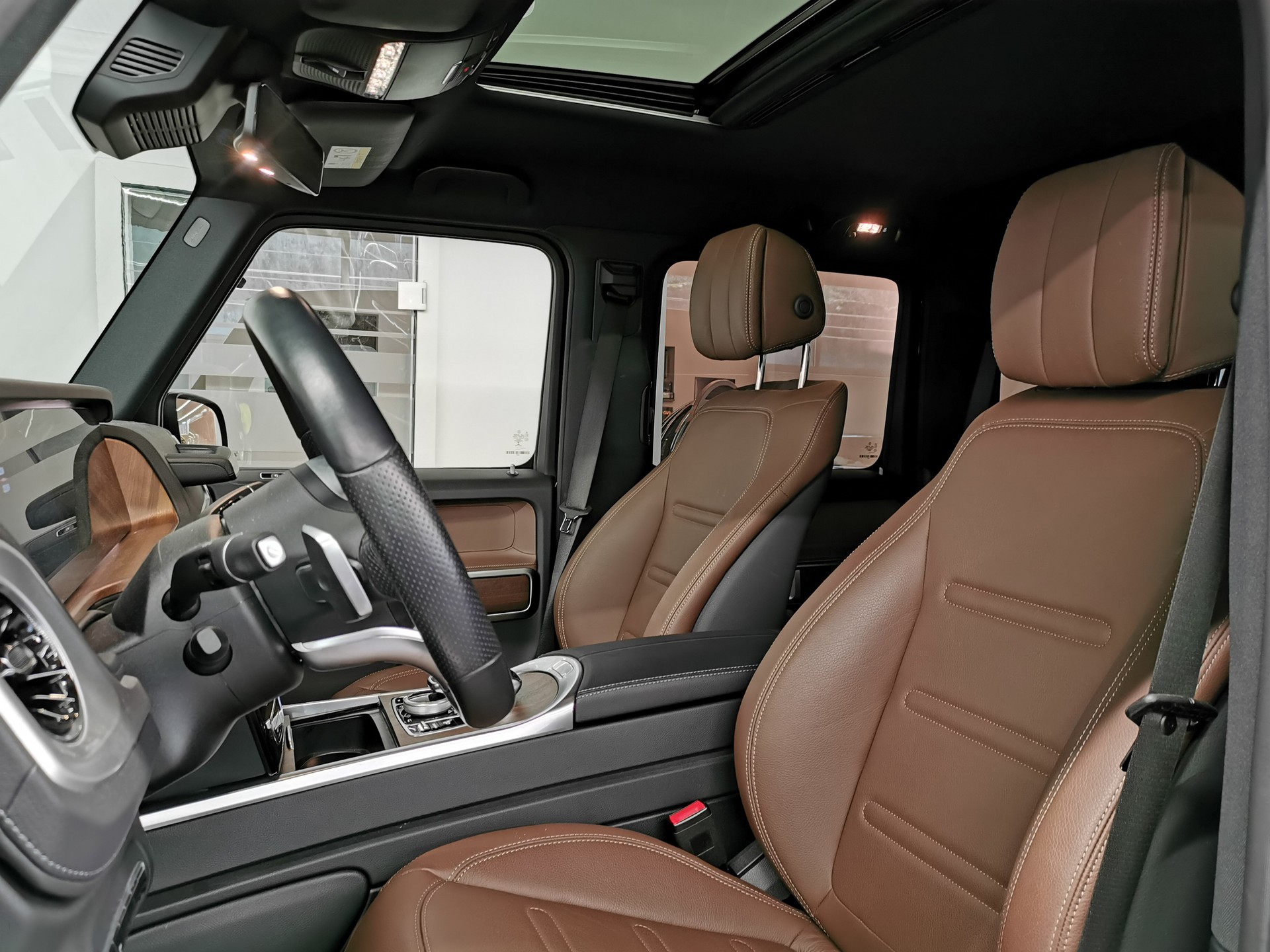 MERCEDES-BENZ G 400 d AMG Line 9G-Tronic GREEN SMARAGDGRÜN EMERALD GREEN STANDHEIZUNG LEDER DUNKELBRAUN TOP!-image-9