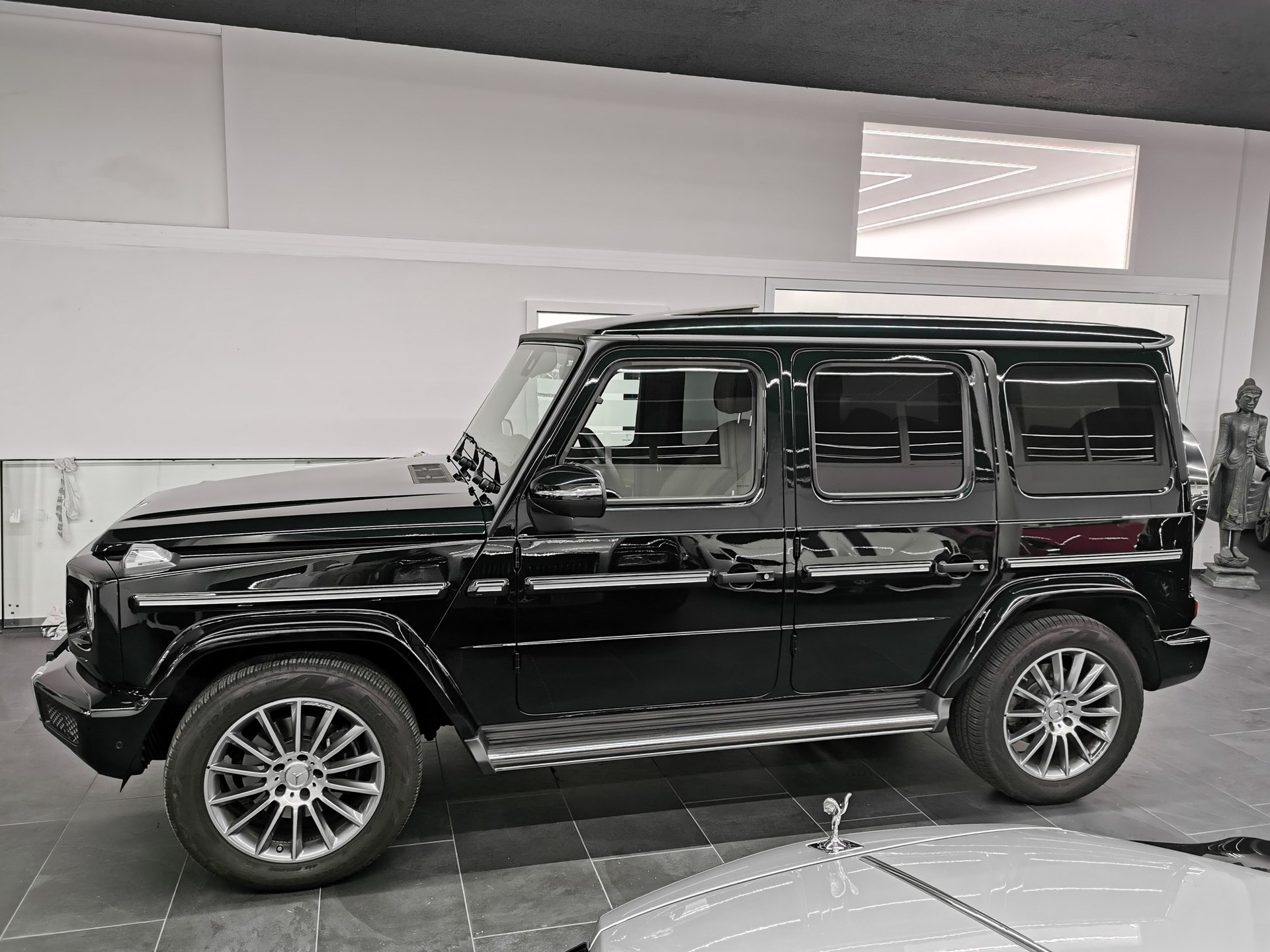 MERCEDES-BENZ G 400 d AMG Line 9G-Tronic GREEN SMARAGDGRÜN EMERALD GREEN STANDHEIZUNG LEDER DUNKELBRAUN TOP!-image-13