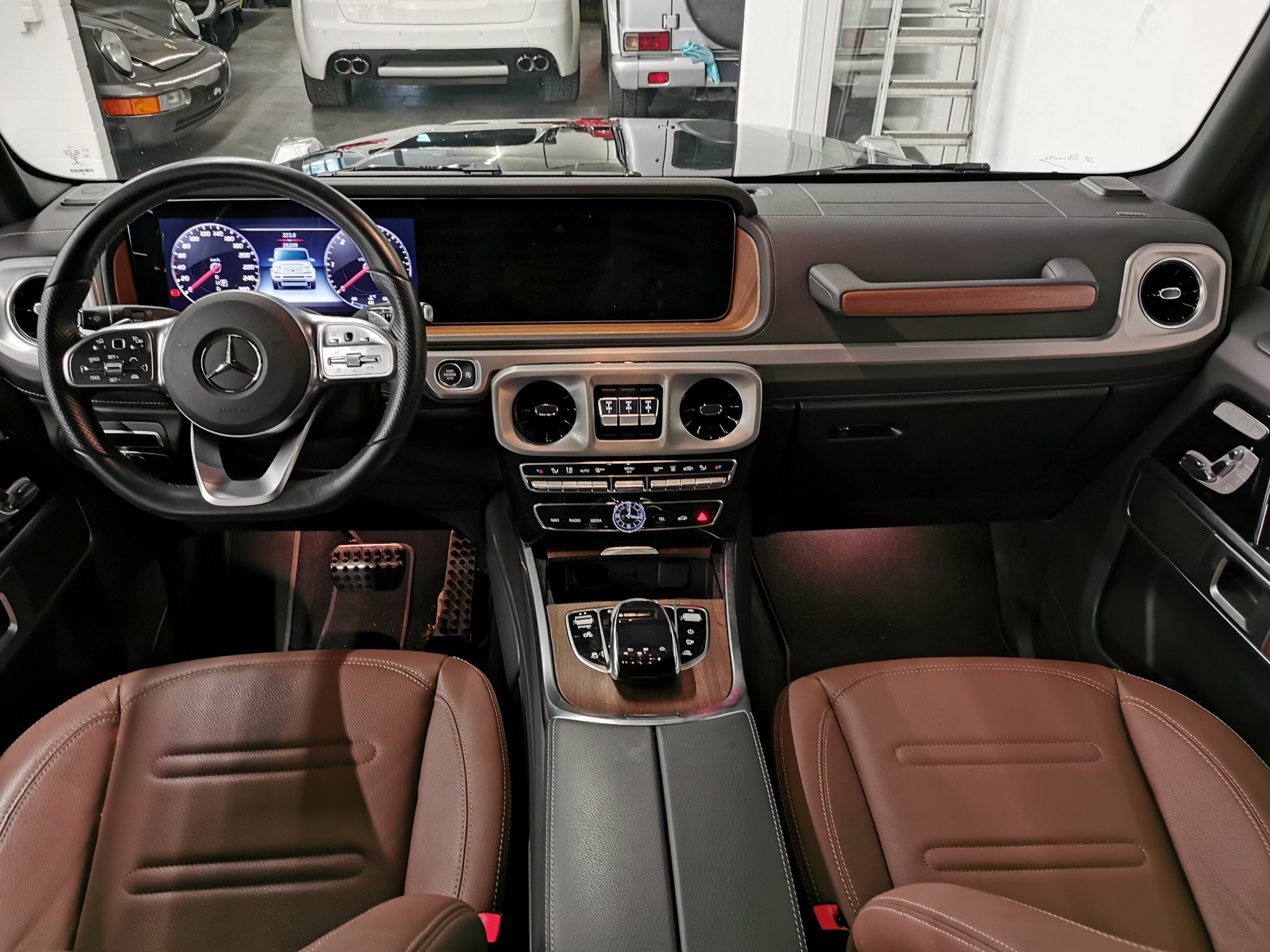 MERCEDES-BENZ G 400 d AMG Line 9G-Tronic GREEN SMARAGDGRÜN EMERALD GREEN STANDHEIZUNG LEDER DUNKELBRAUN TOP!-image-7