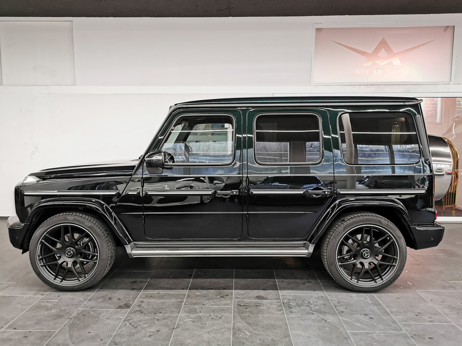 MERCEDES-BENZ G 400 d AMG Line 9G-Tronic GREEN SMARAGDGRÜN EMERALD GREEN STANDHEIZUNG LEDER DUNKELBRAUN TOP!-image-3