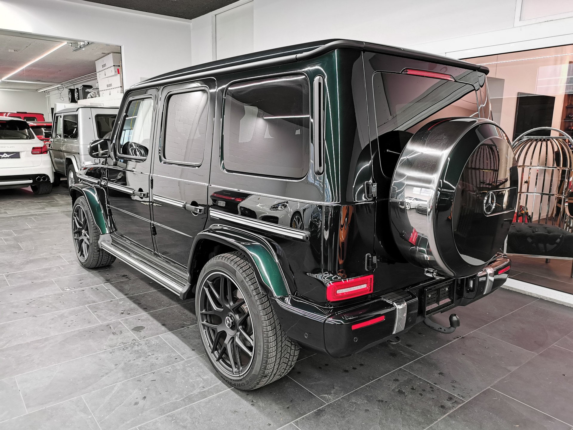MERCEDES-BENZ G 400 d AMG Line 9G-Tronic GREEN SMARAGDGRÜN EMERALD GREEN STANDHEIZUNG LEDER DUNKELBRAUN TOP!-image-4