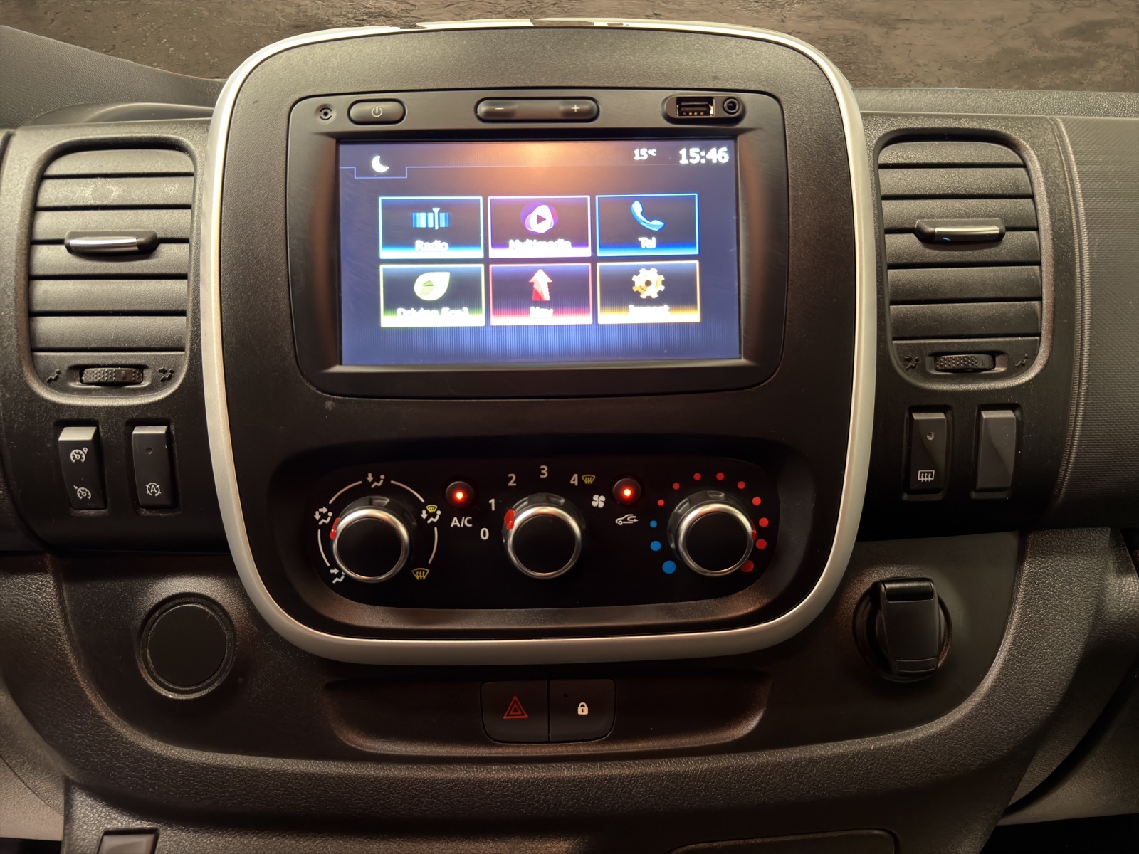 RENAULT Trafic 2.0 ENERGY dCi145 3.0t Business L2-image-12