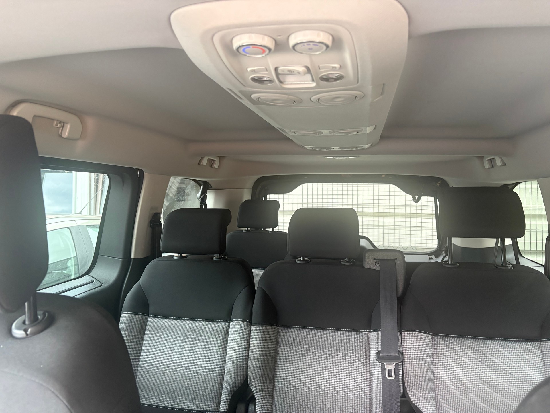 CITROEN Spacetourer 2.0 BlueHDi Feel M EAT-image-4