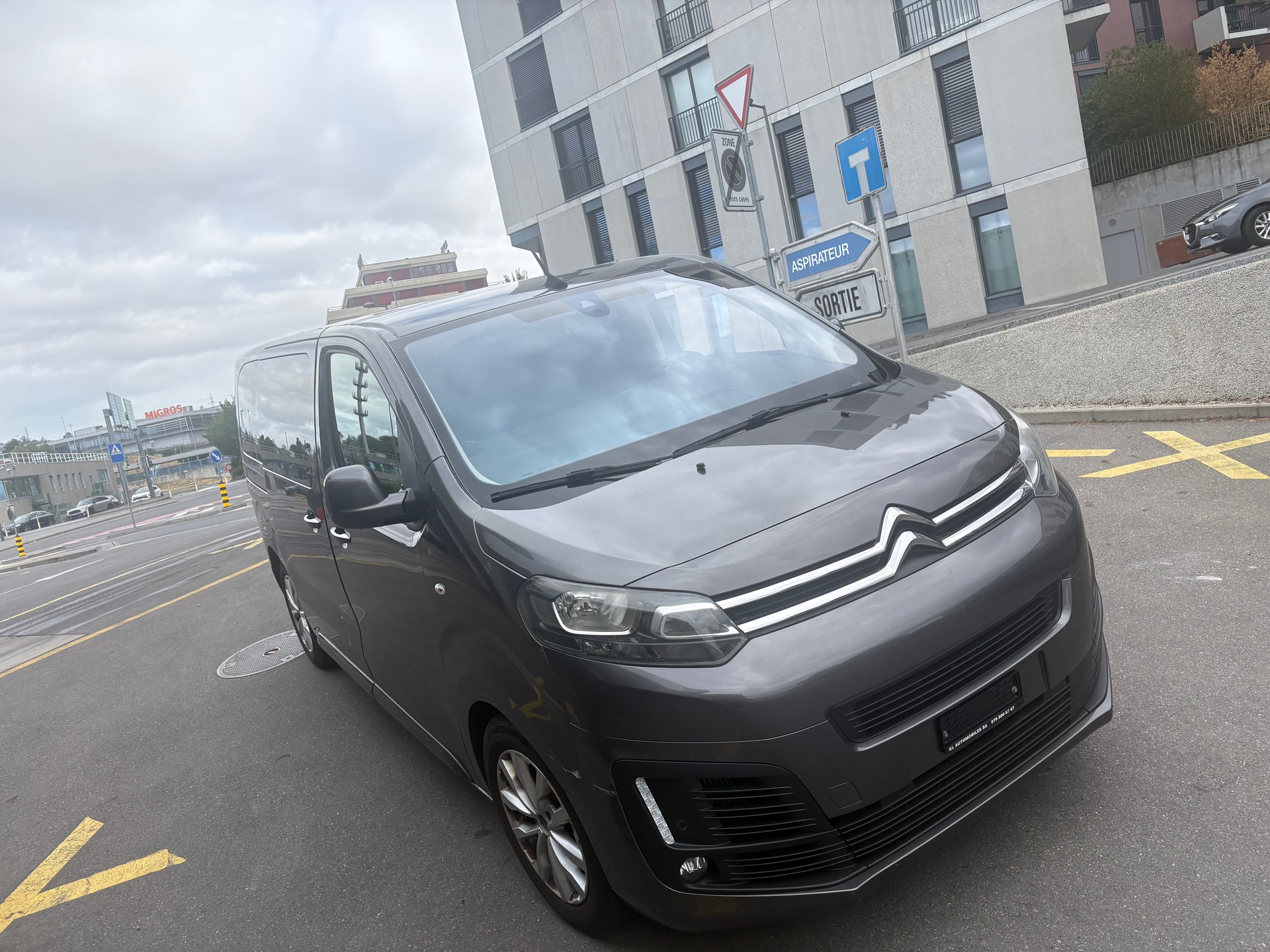 CITROEN Spacetourer 2.0 BlueHDi Feel M EAT-image-1