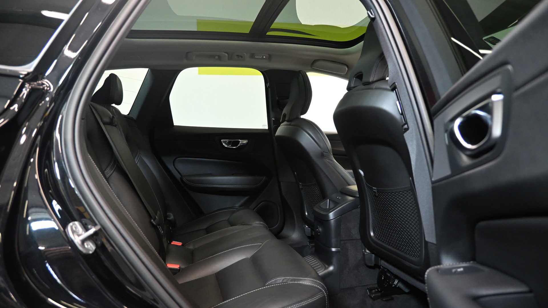 VOLVO XC60 T6 eAWD PluginHybrid Ultimate Dark Geartronic FACELIFTING-image-6