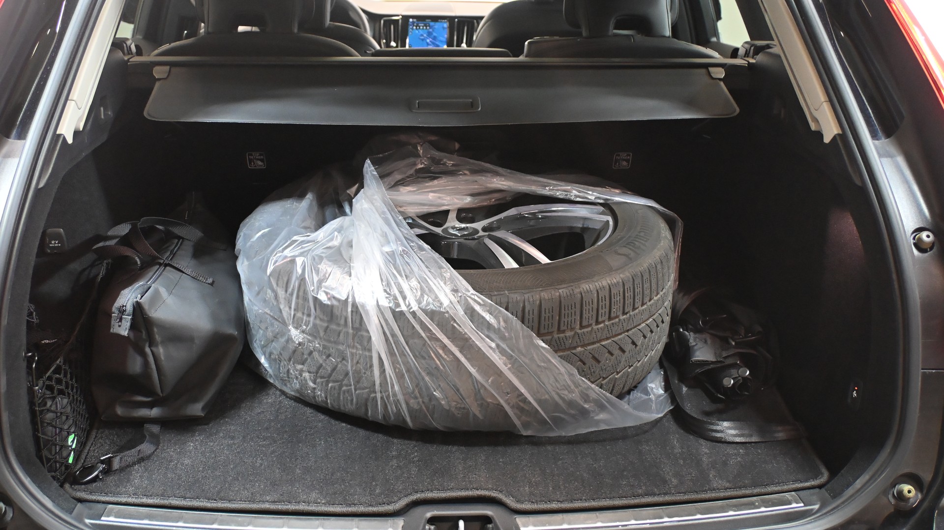 VOLVO XC60 T6 eAWD PluginHybrid Ultimate Dark Geartronic FACELIFTING-image-7