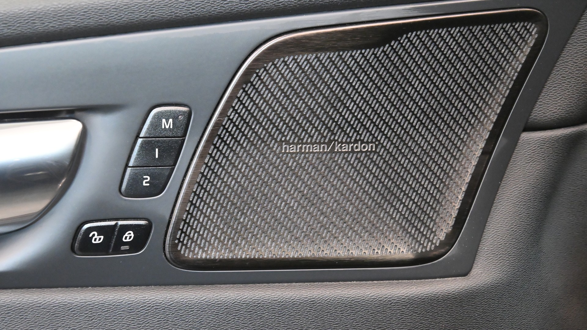 VOLVO XC60 T6 eAWD PluginHybrid Ultimate Dark Geartronic FACELIFTING-image-11