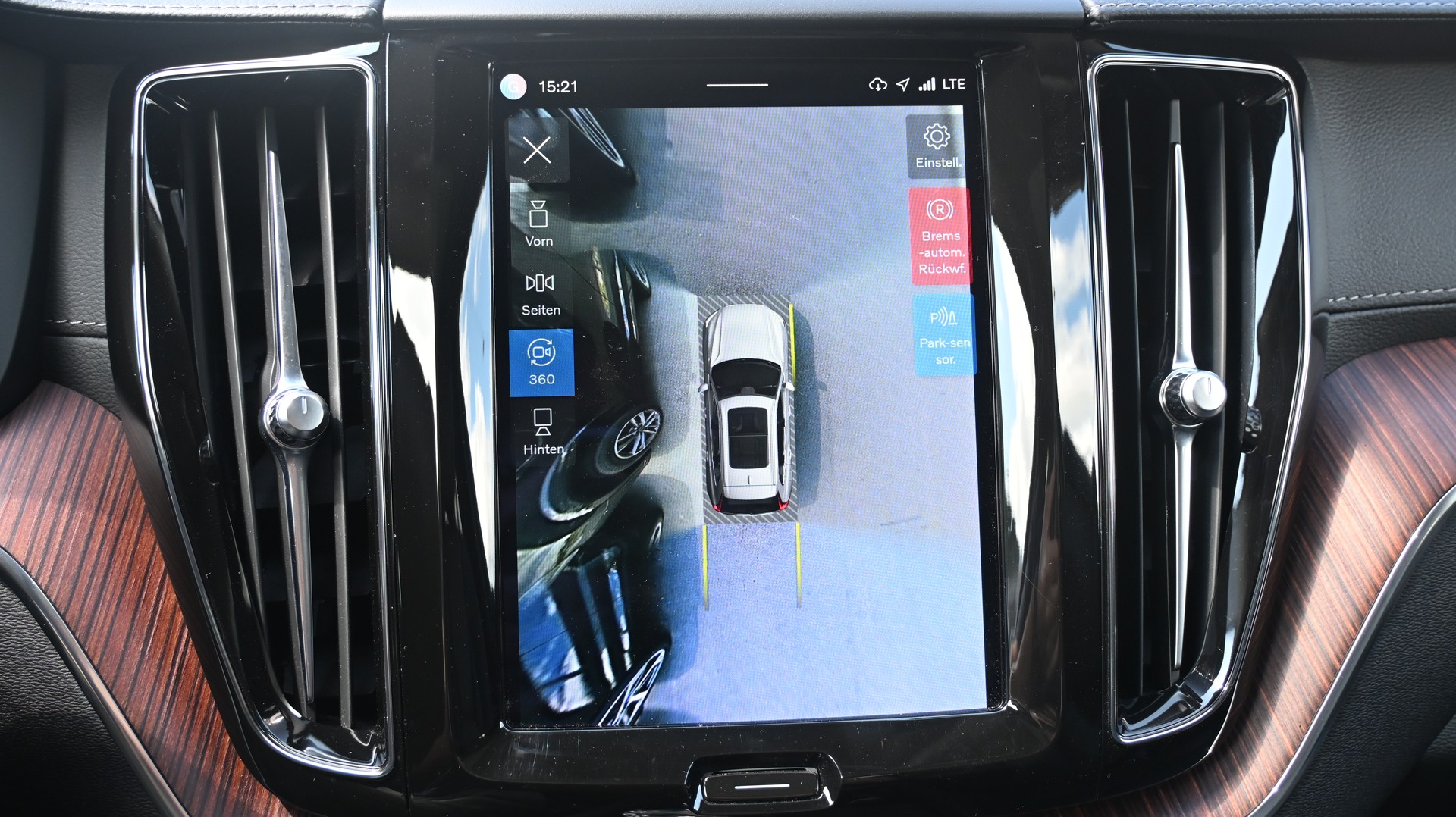 VOLVO XC60 T6 eAWD PluginHybrid Ultimate Dark Geartronic FACELIFTING-image-10