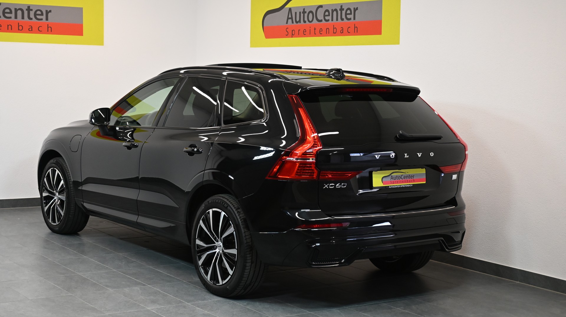VOLVO XC60 T6 eAWD PluginHybrid Ultimate Dark Geartronic FACELIFTING-image-13