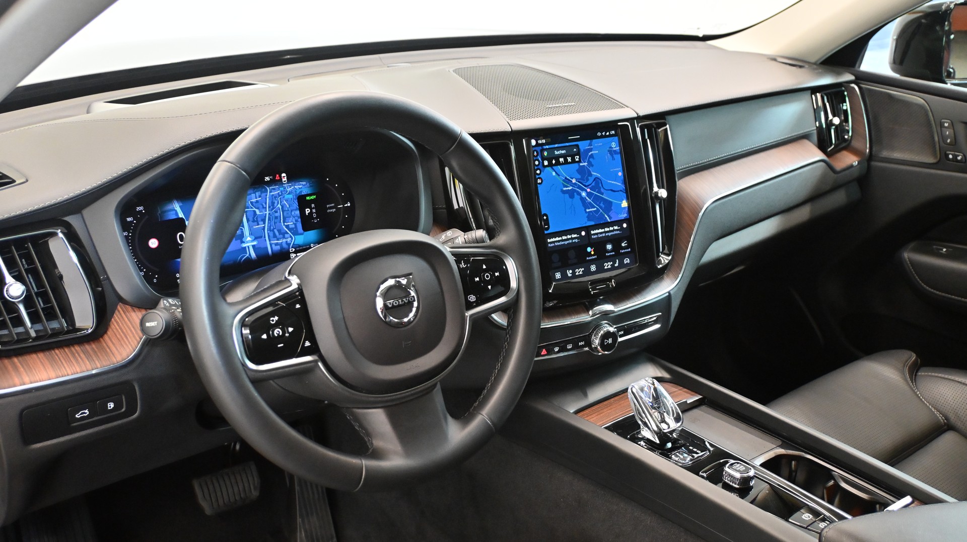 VOLVO XC60 T6 eAWD PluginHybrid Ultimate Dark Geartronic FACELIFTING-image-2