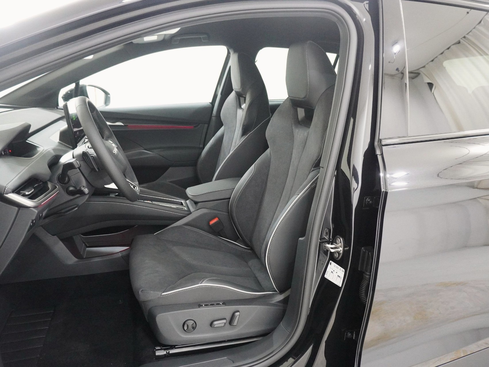 SKODA Elroq 85x SportLine MAXX 4x4-image-12
