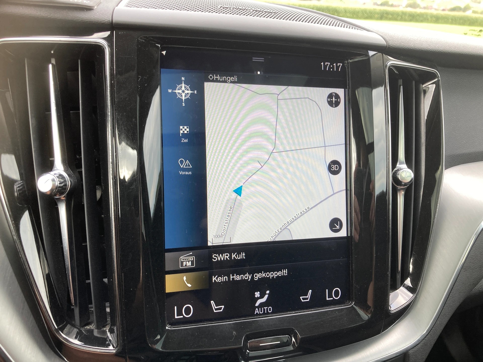 VOLVO XC60 T8 eAWD Momentum Geartronic mit Anhängerkupplung-image-14